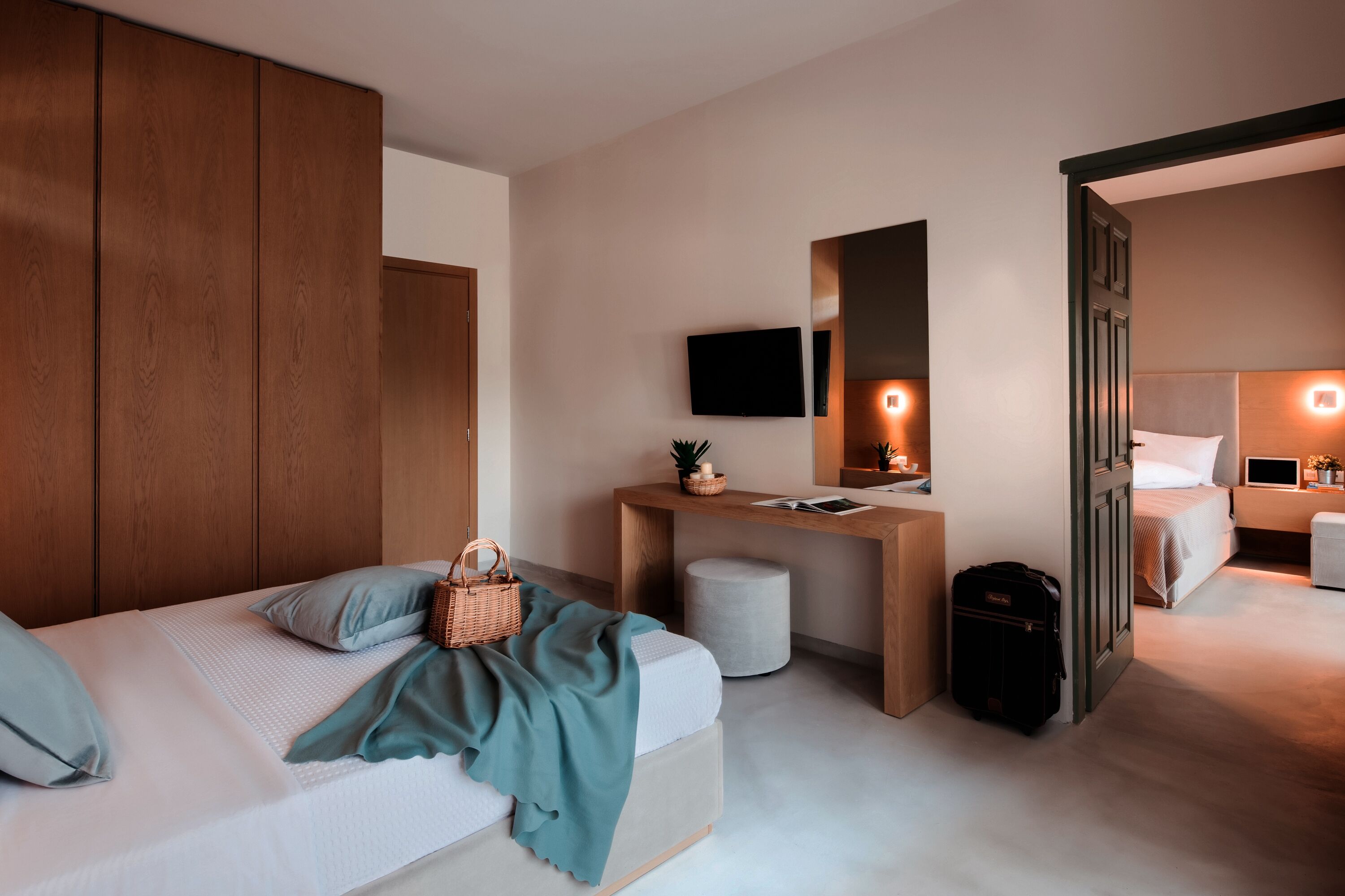 Chronos Suites