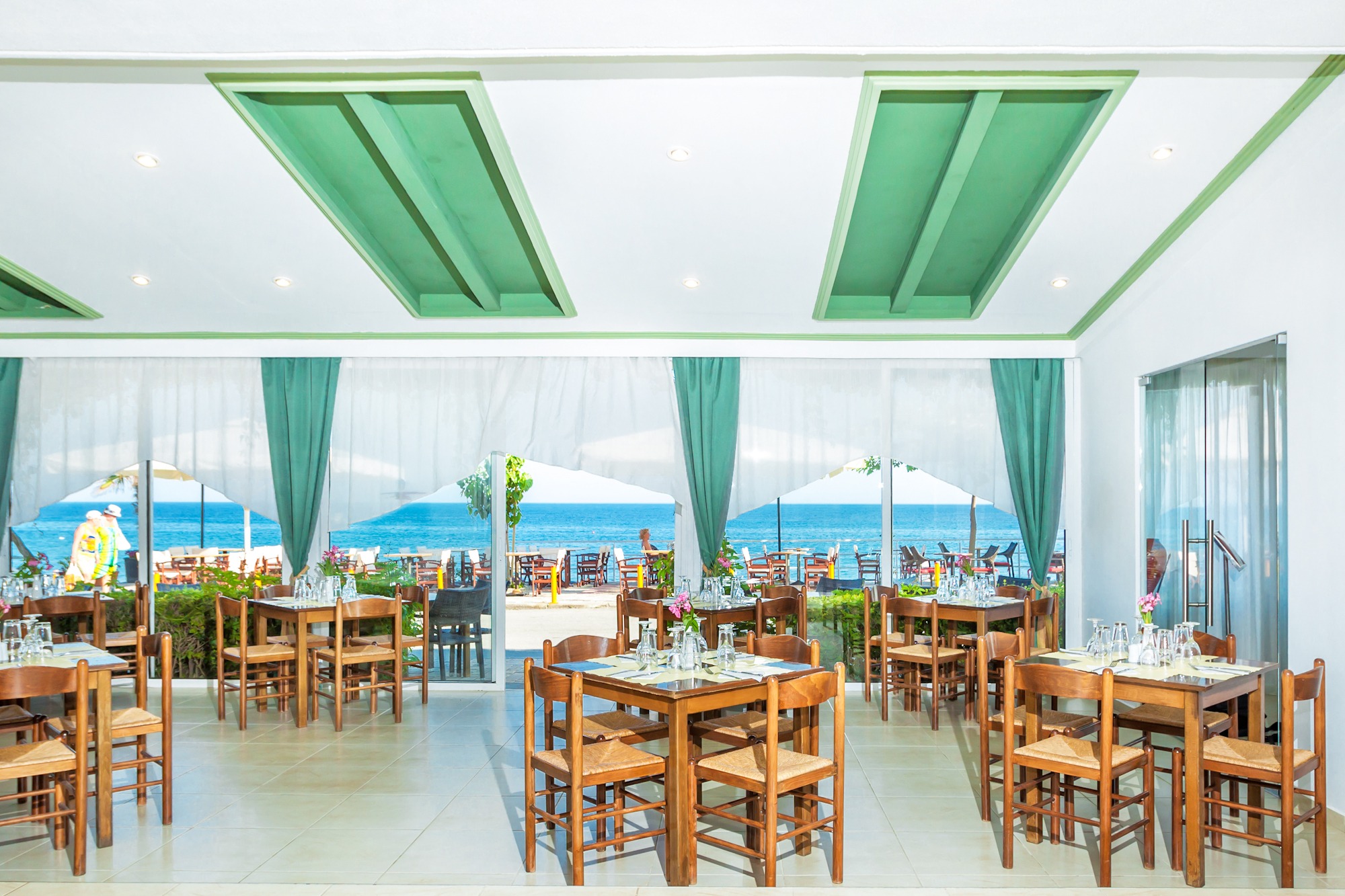 Xenios Dolphin Beach Hotel
