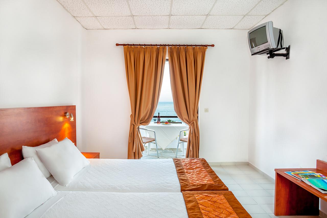 Xenios Dolphin Beach Hotel
