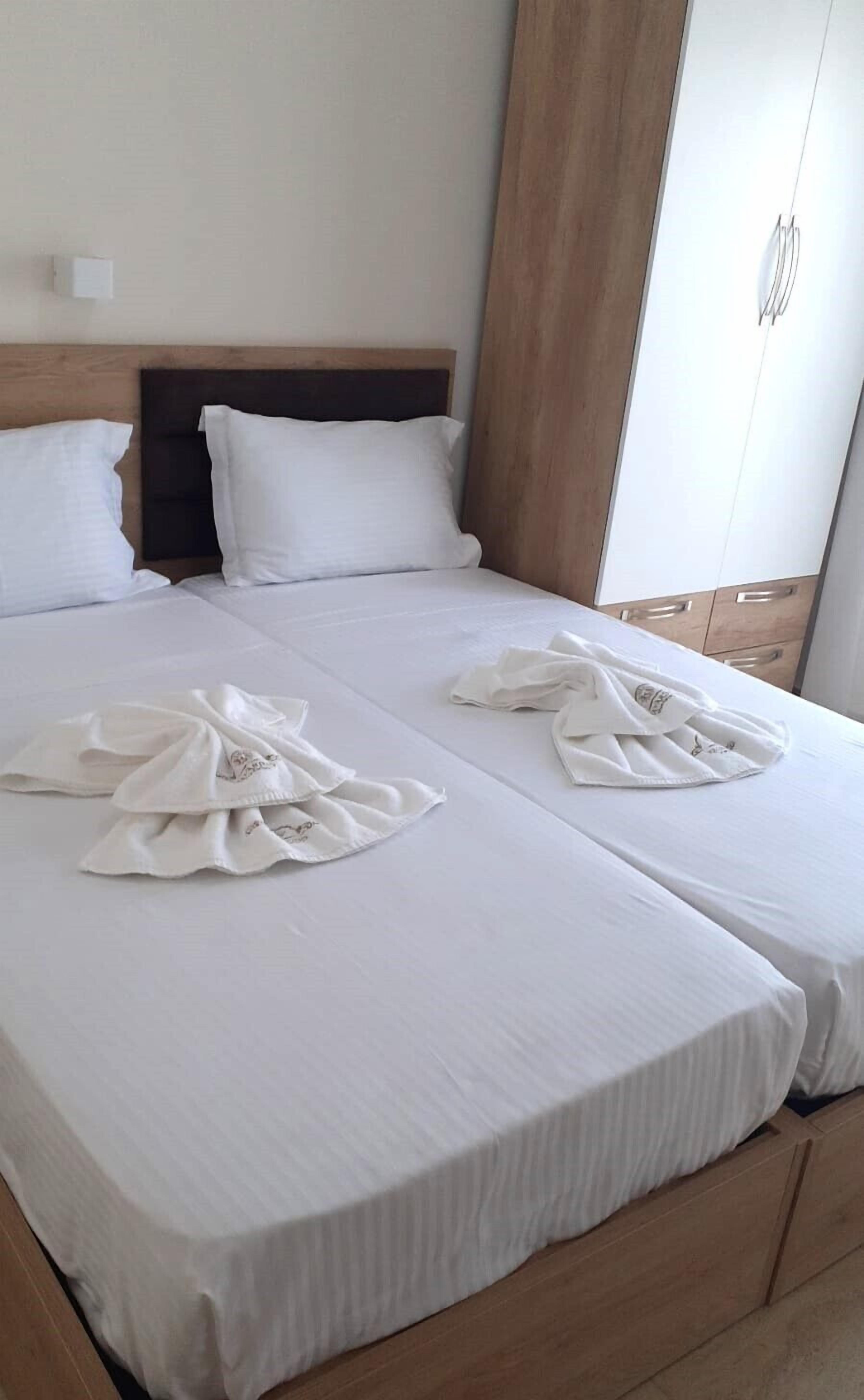 Navarino Luxe Suites With Sea View