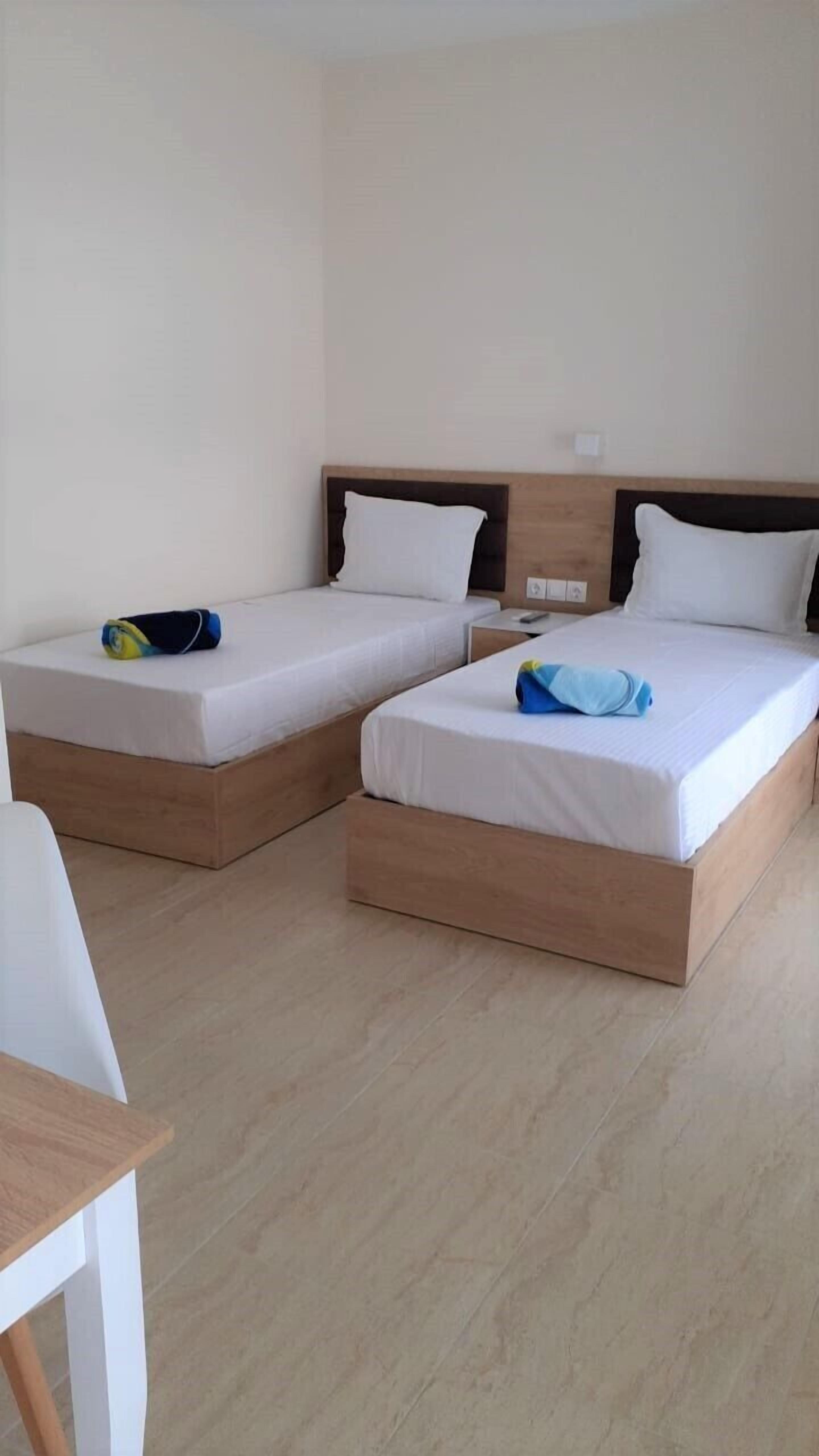 Navarino Luxe Suites With Sea View