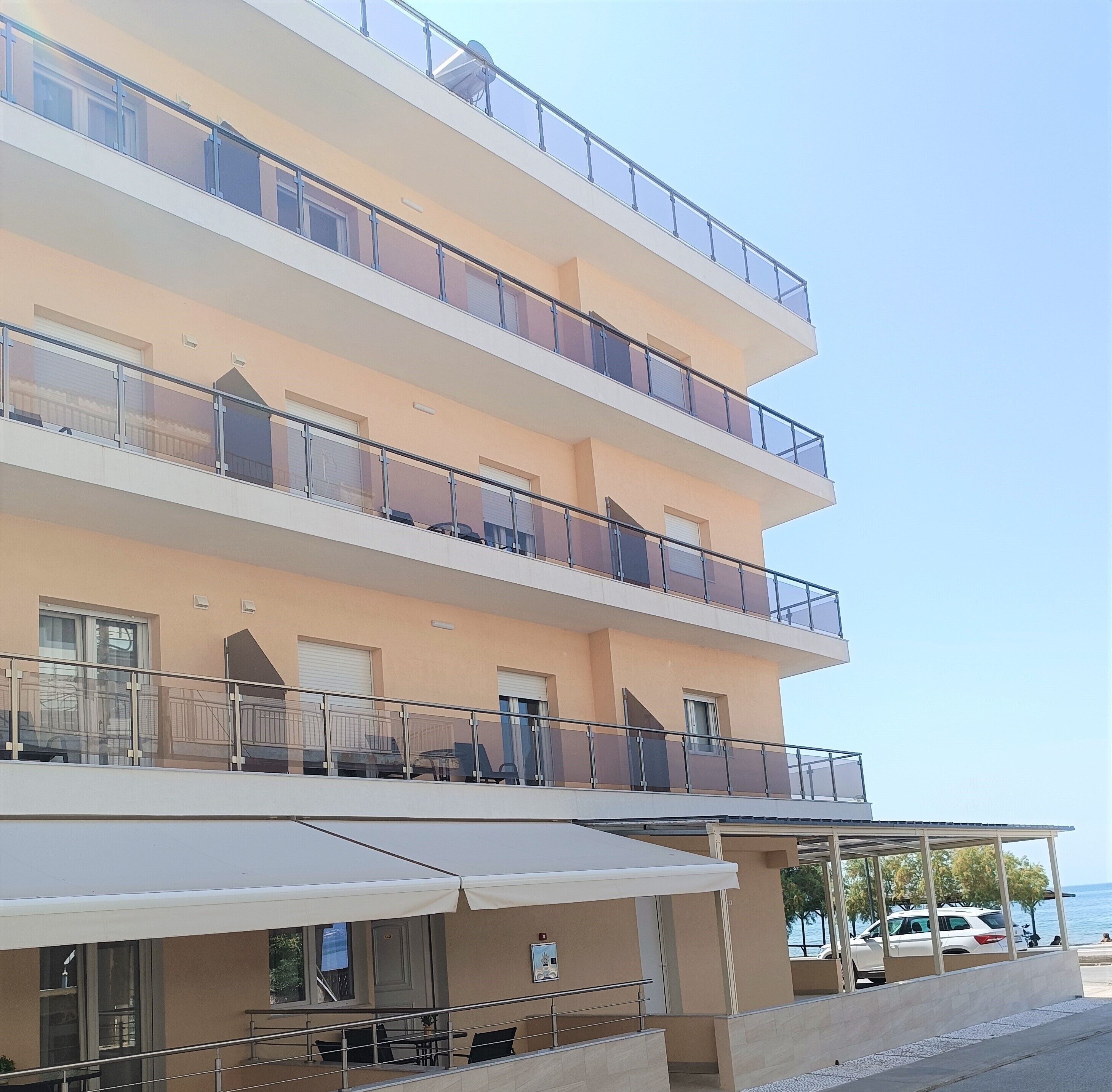 Navarino Luxe Suites With Sea View
