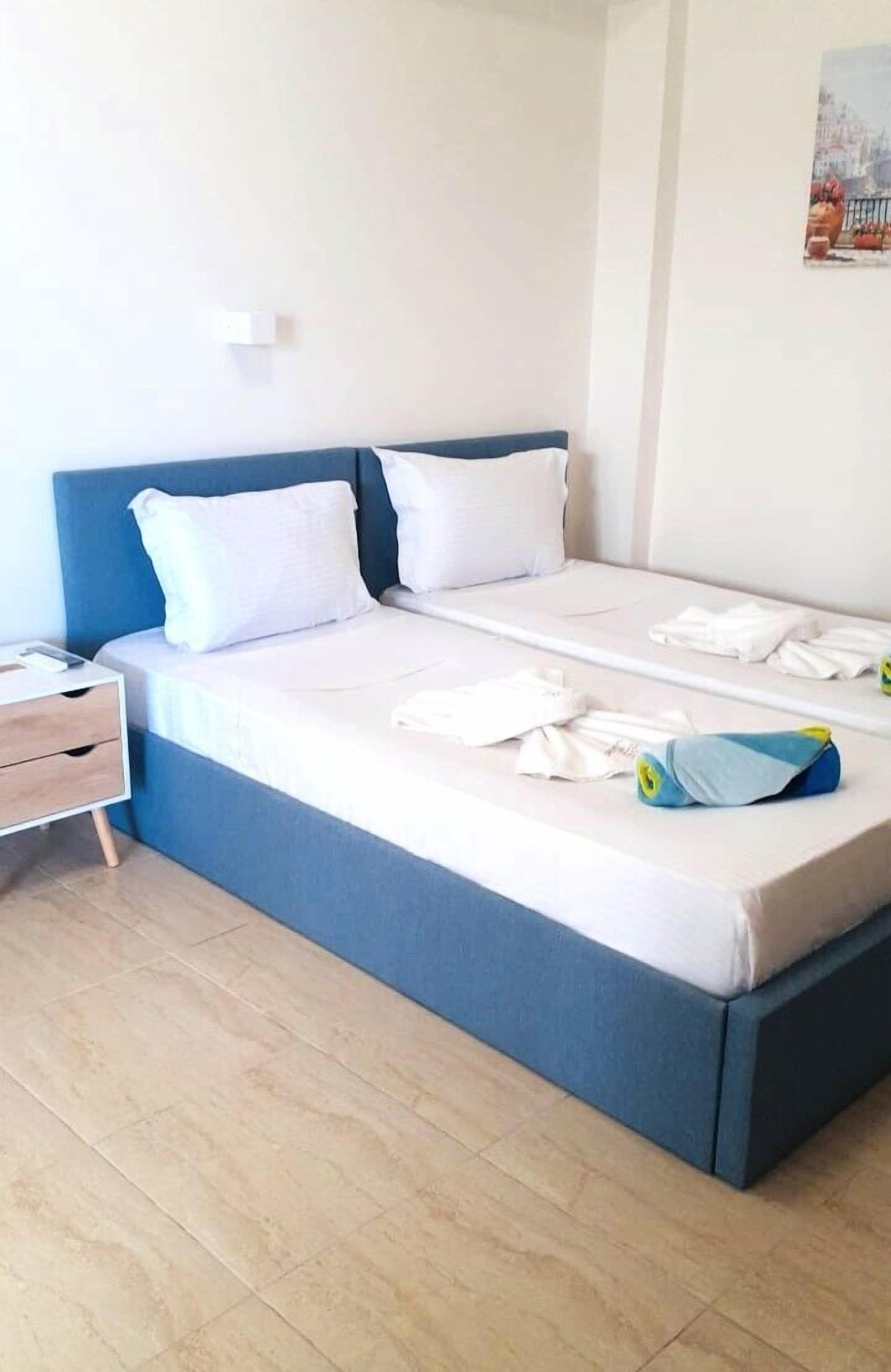 Navarino Luxe Suites With Sea View