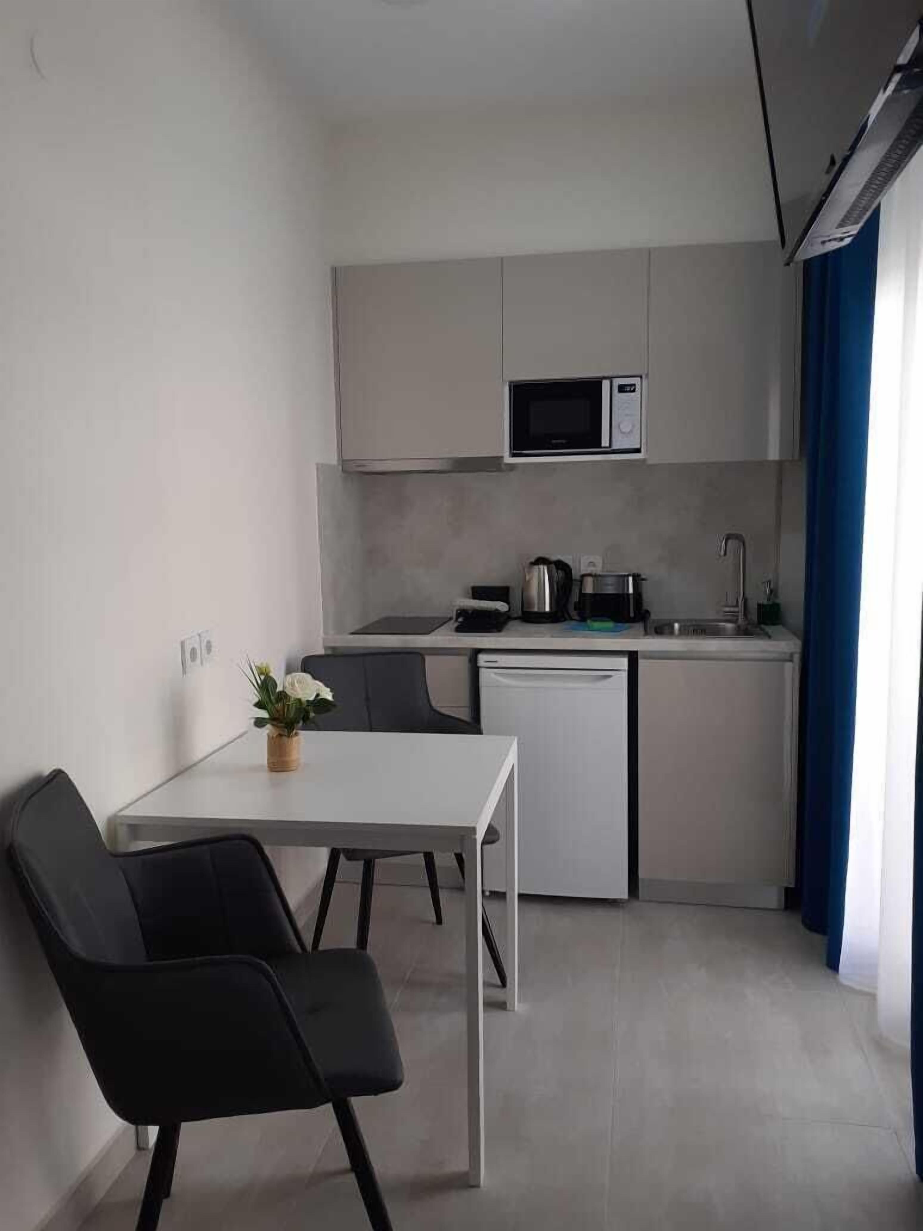 Navarino Luxe Suites With Sea View