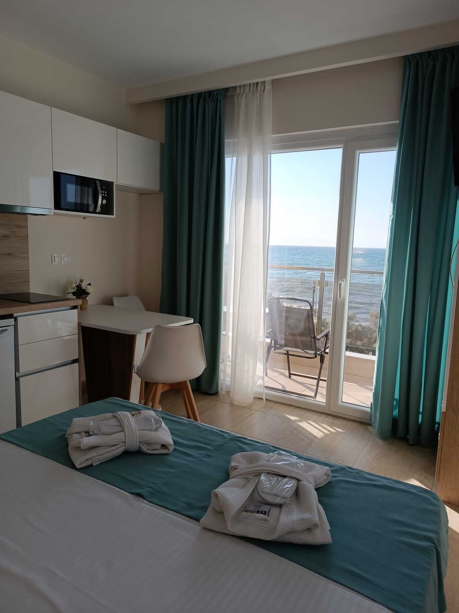 Navarino Luxe Suites With Sea View