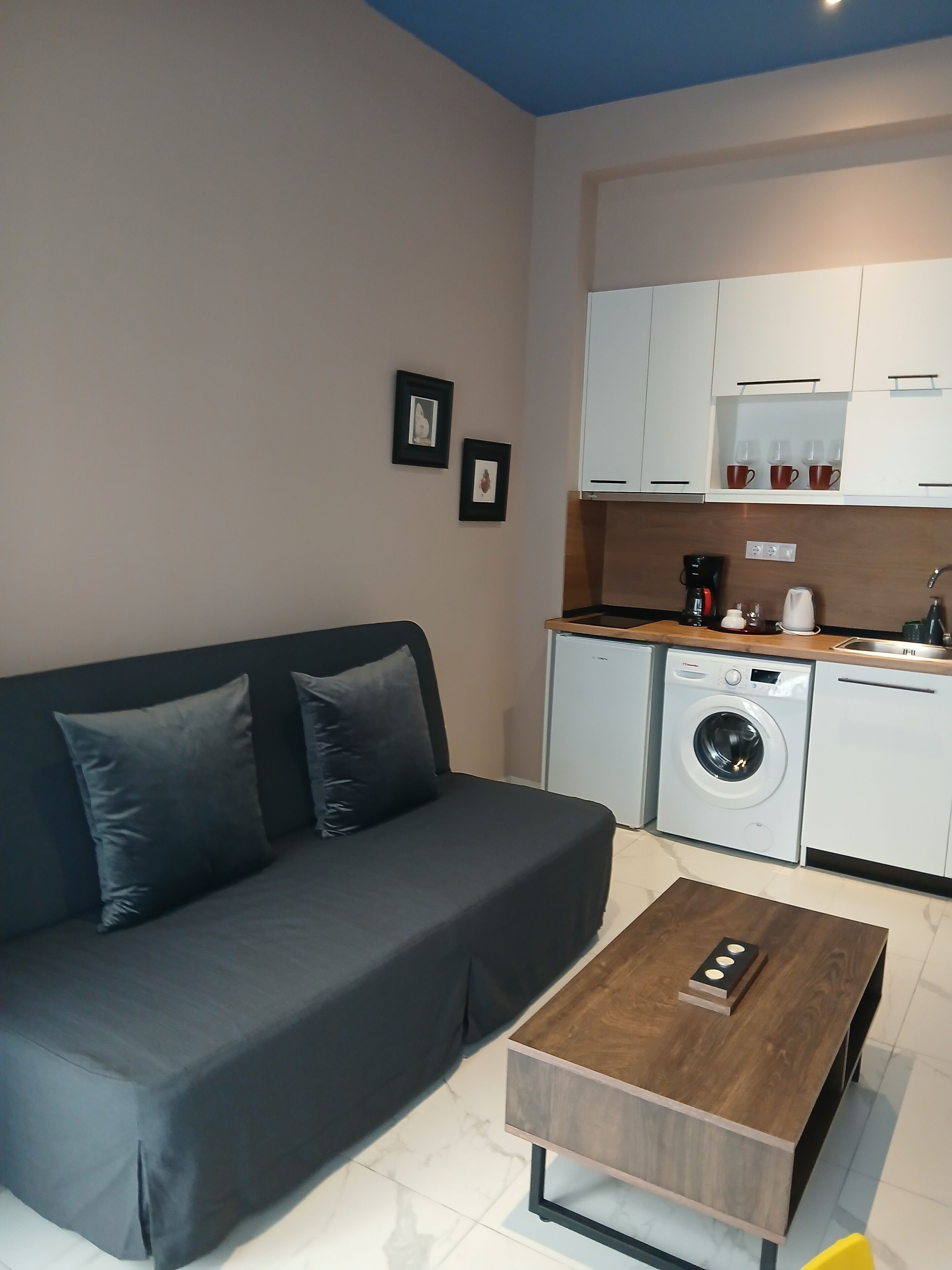 Black Onyx Comfort Suites