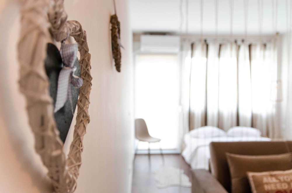 Evel's Home Suites