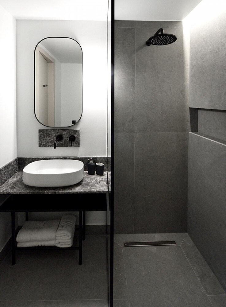 Roomore Apartments