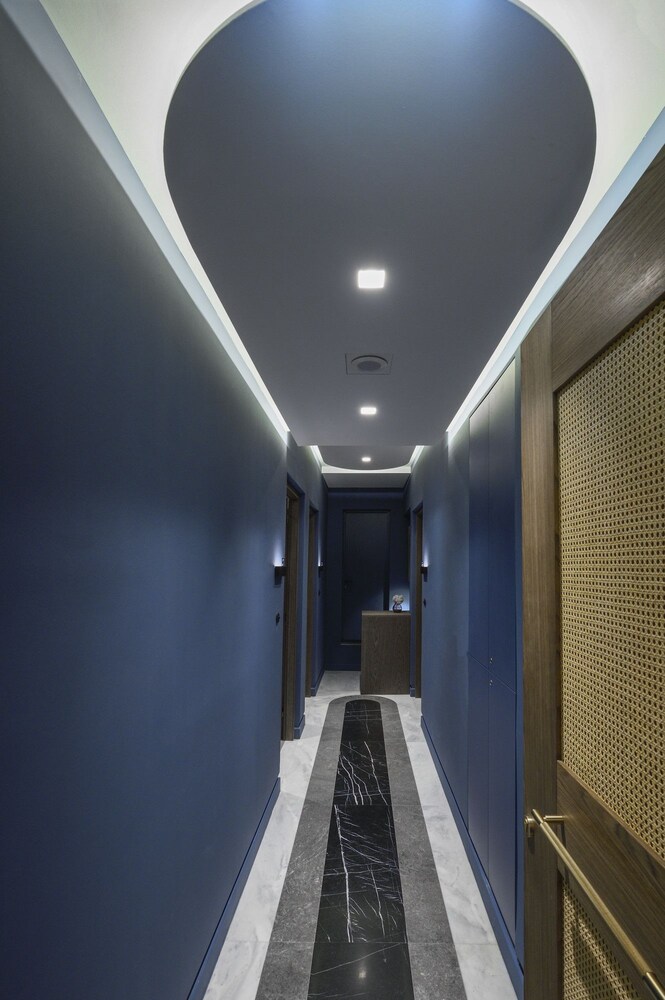 Roomore Apartments