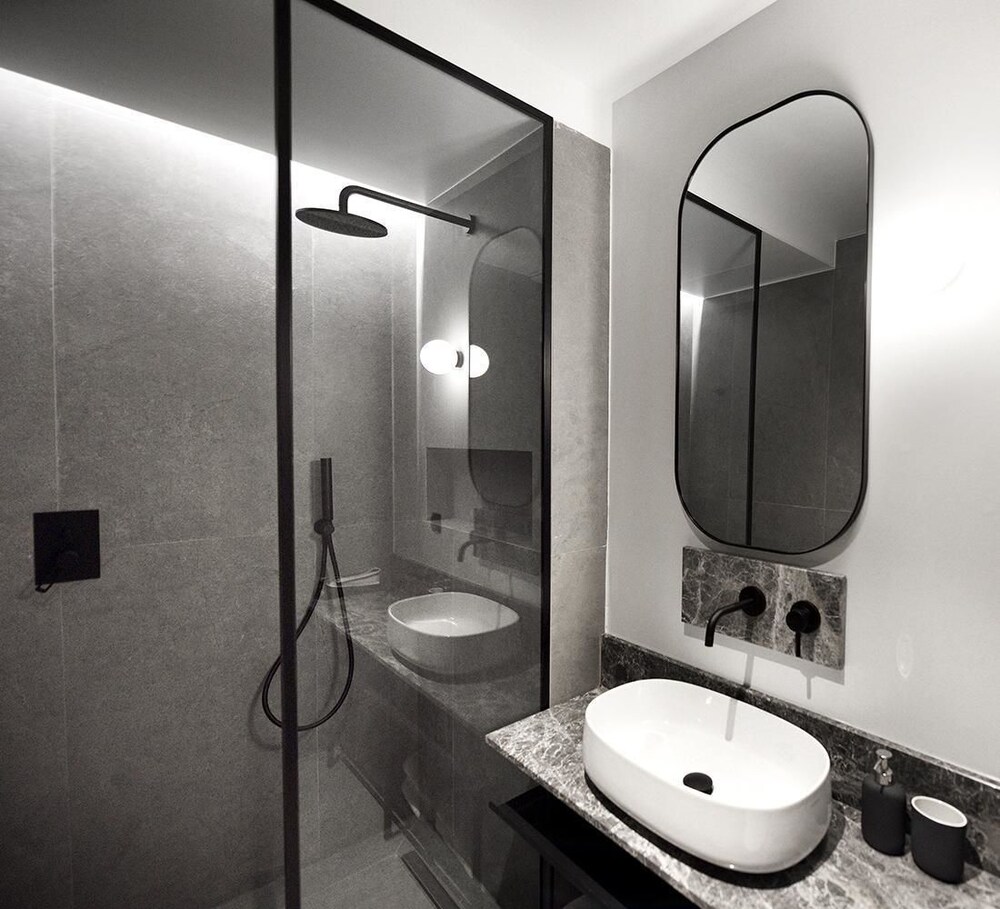 Roomore Apartments