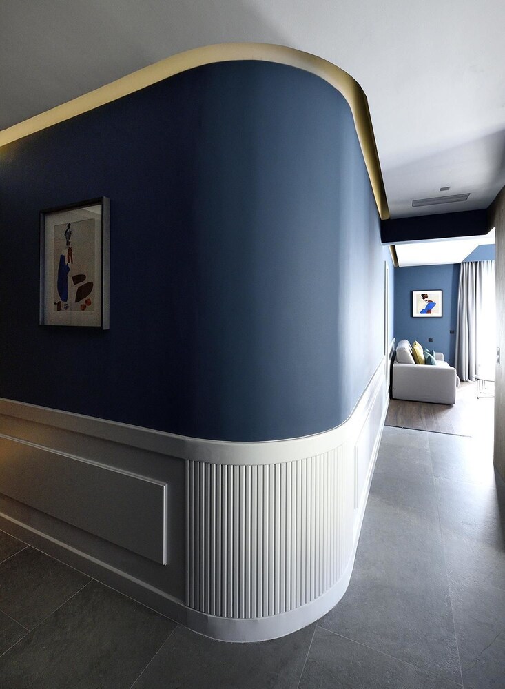 Roomore Apartments