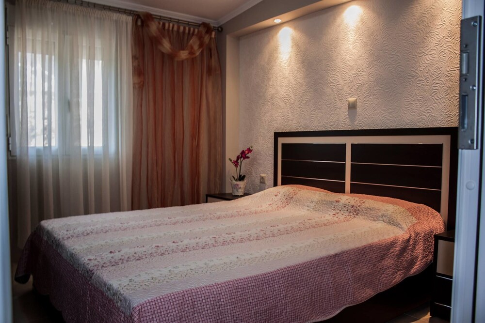 Pagona House
