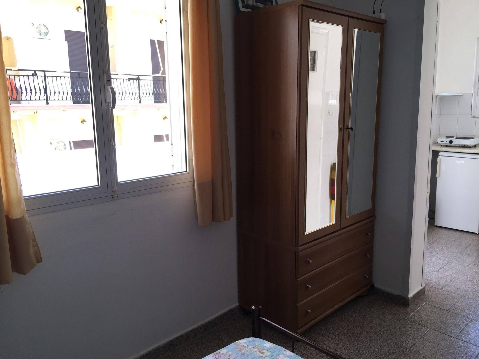 Apostolakis Rooms