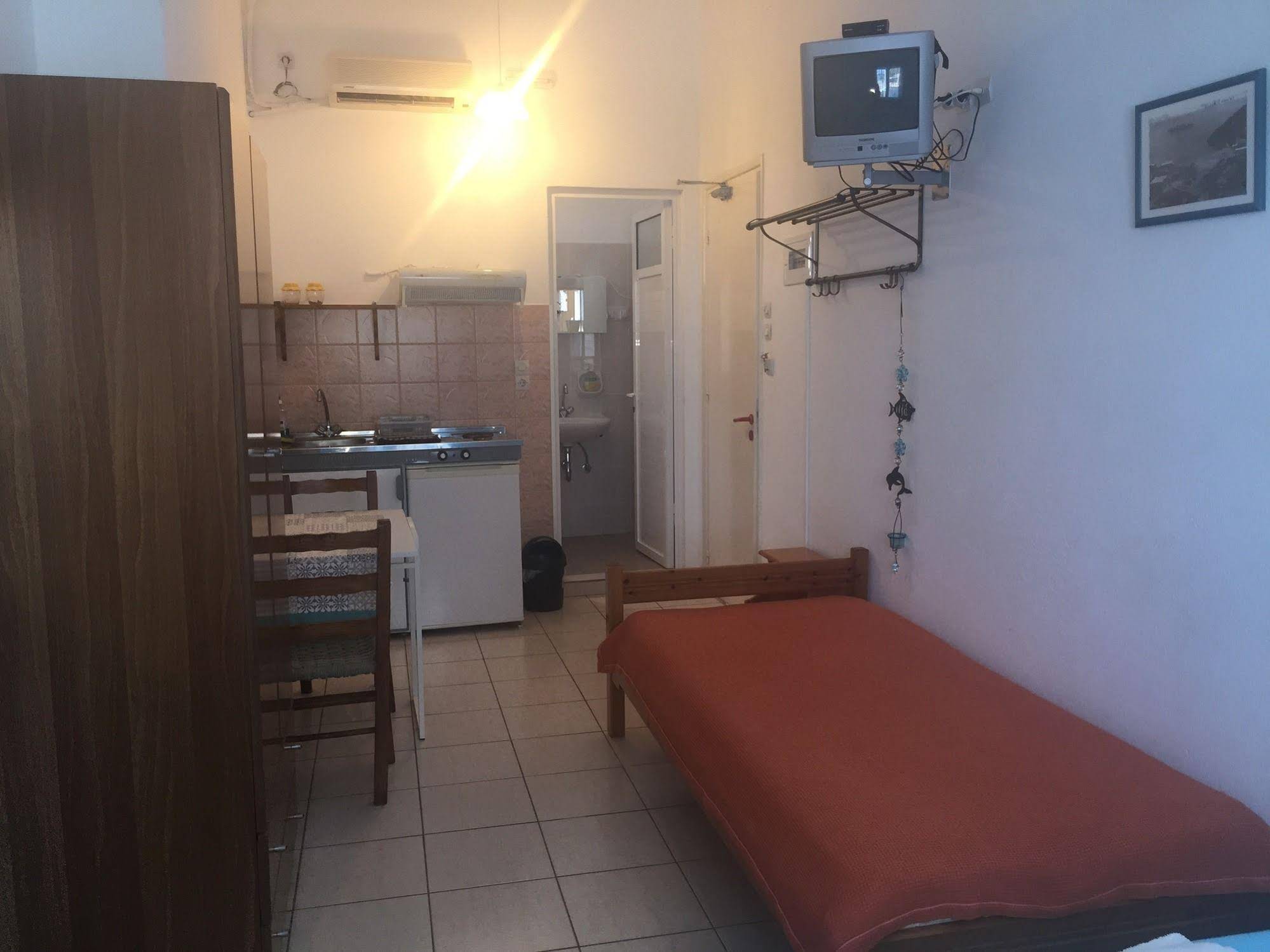 Apostolakis Rooms