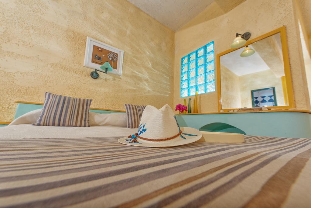 Cavos Bay Hotel