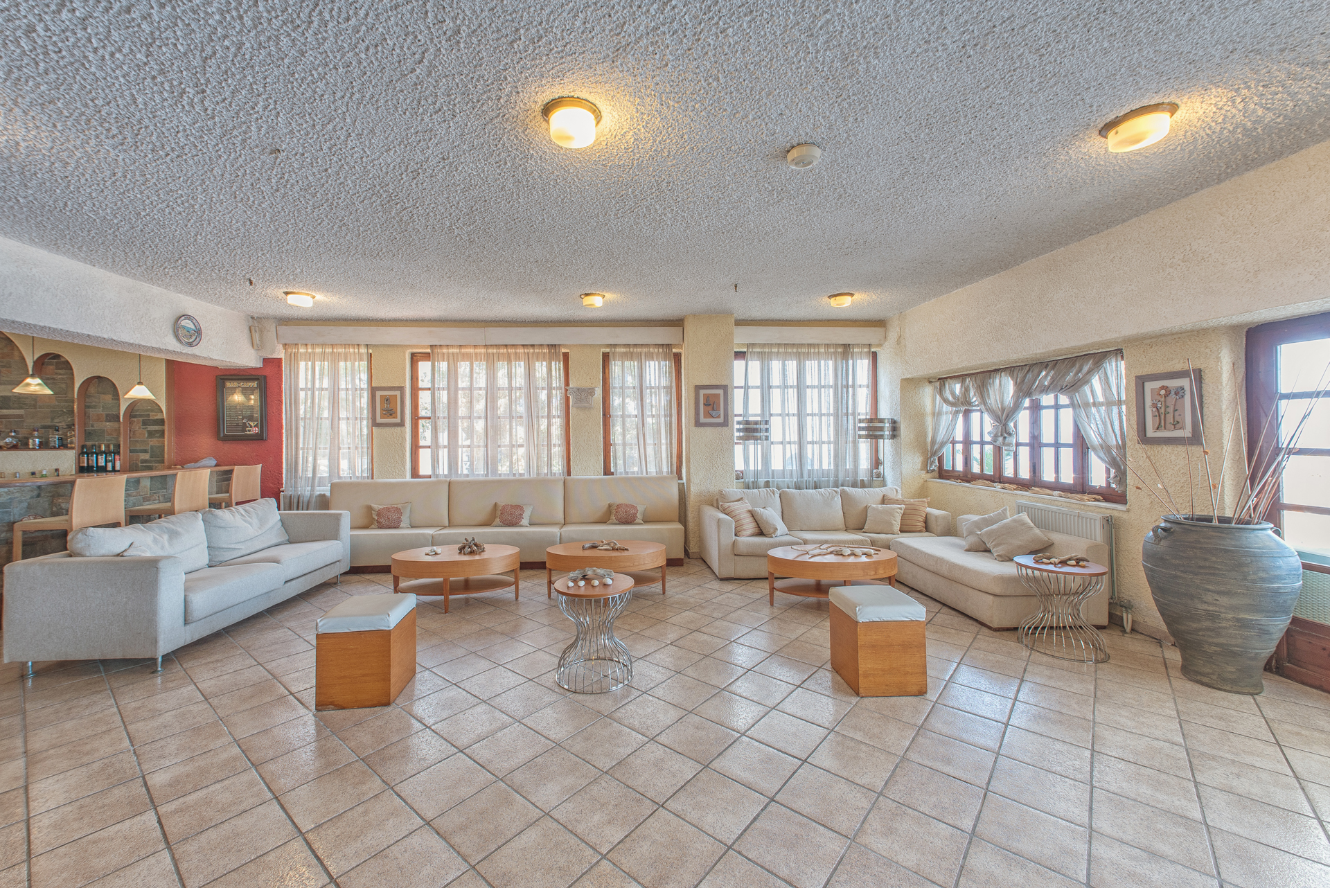 Cavos Bay Hotel
