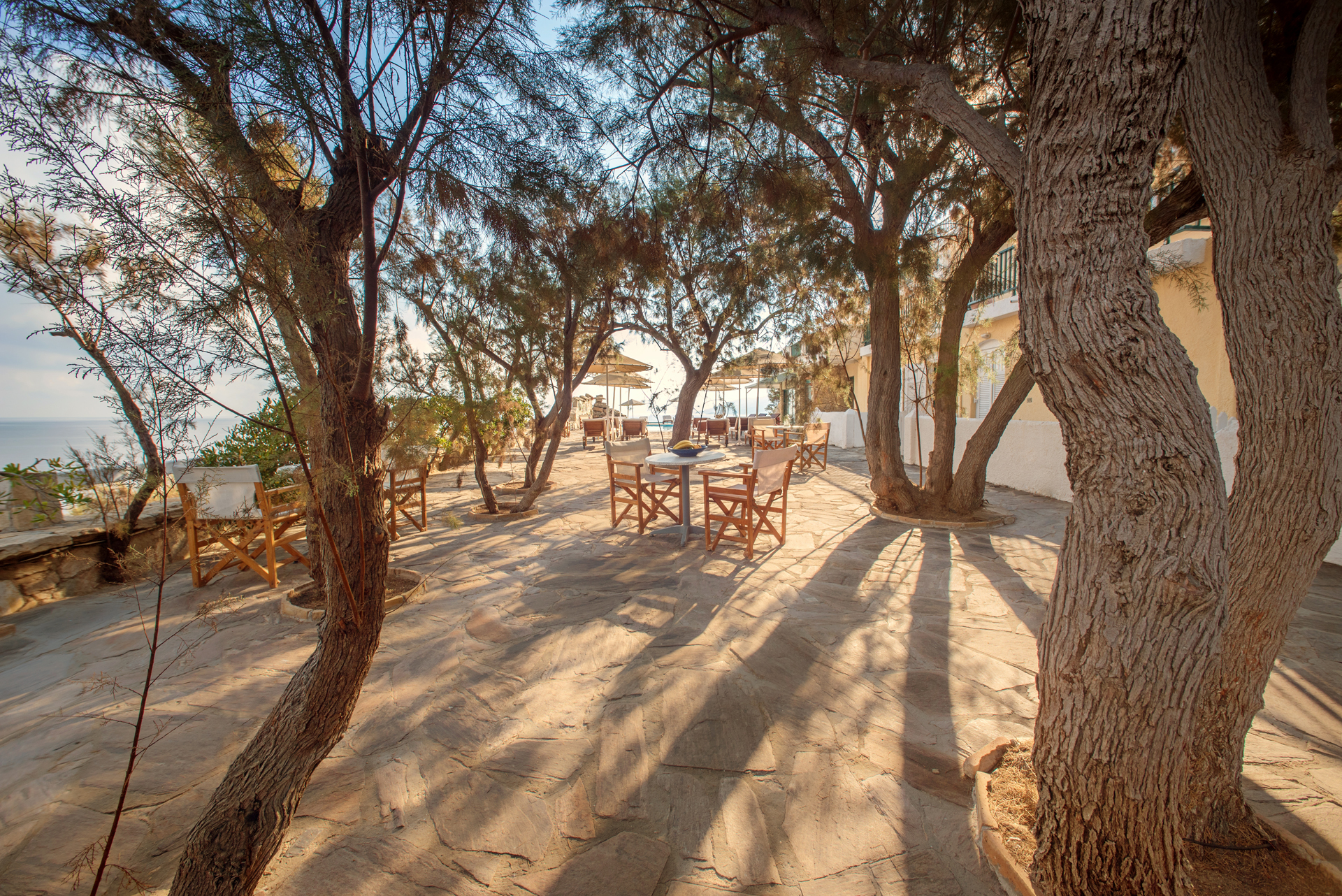 Cavos Bay Hotel