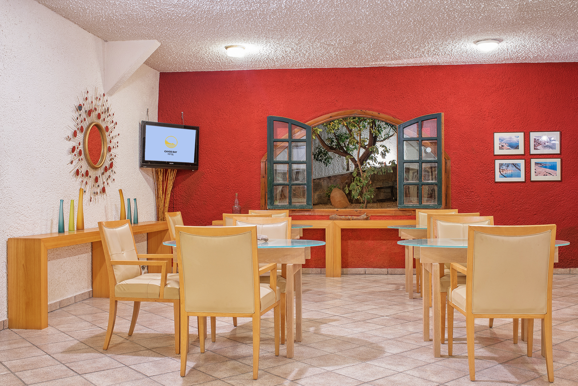 Cavos Bay Hotel