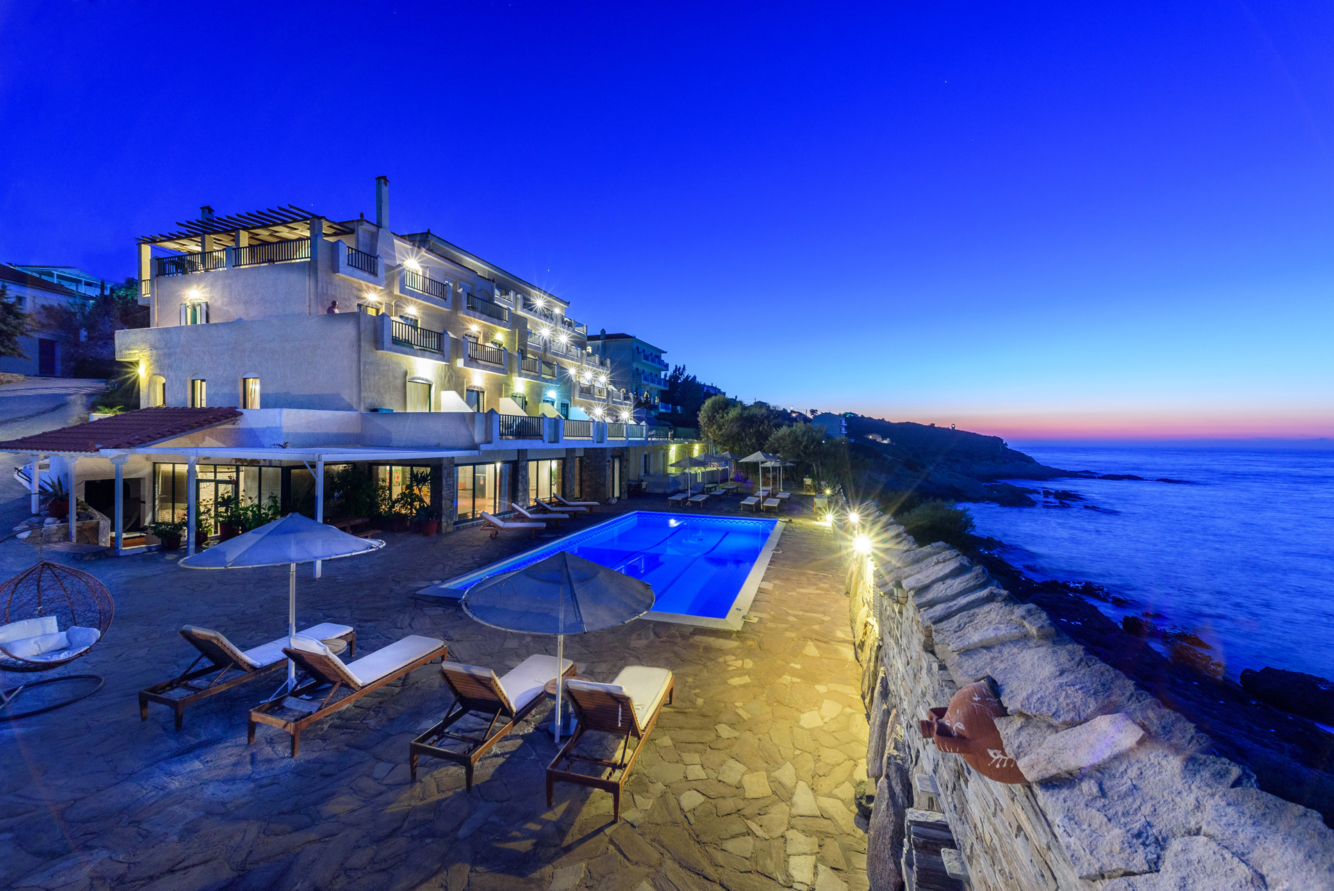 Cavos Bay Hotel