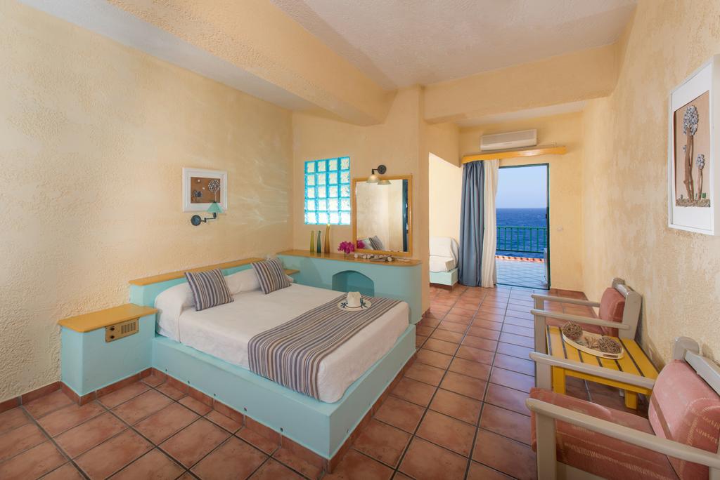 Cavos Bay Hotel