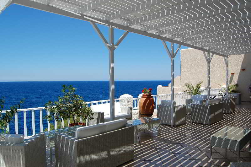 Cavos Bay Hotel