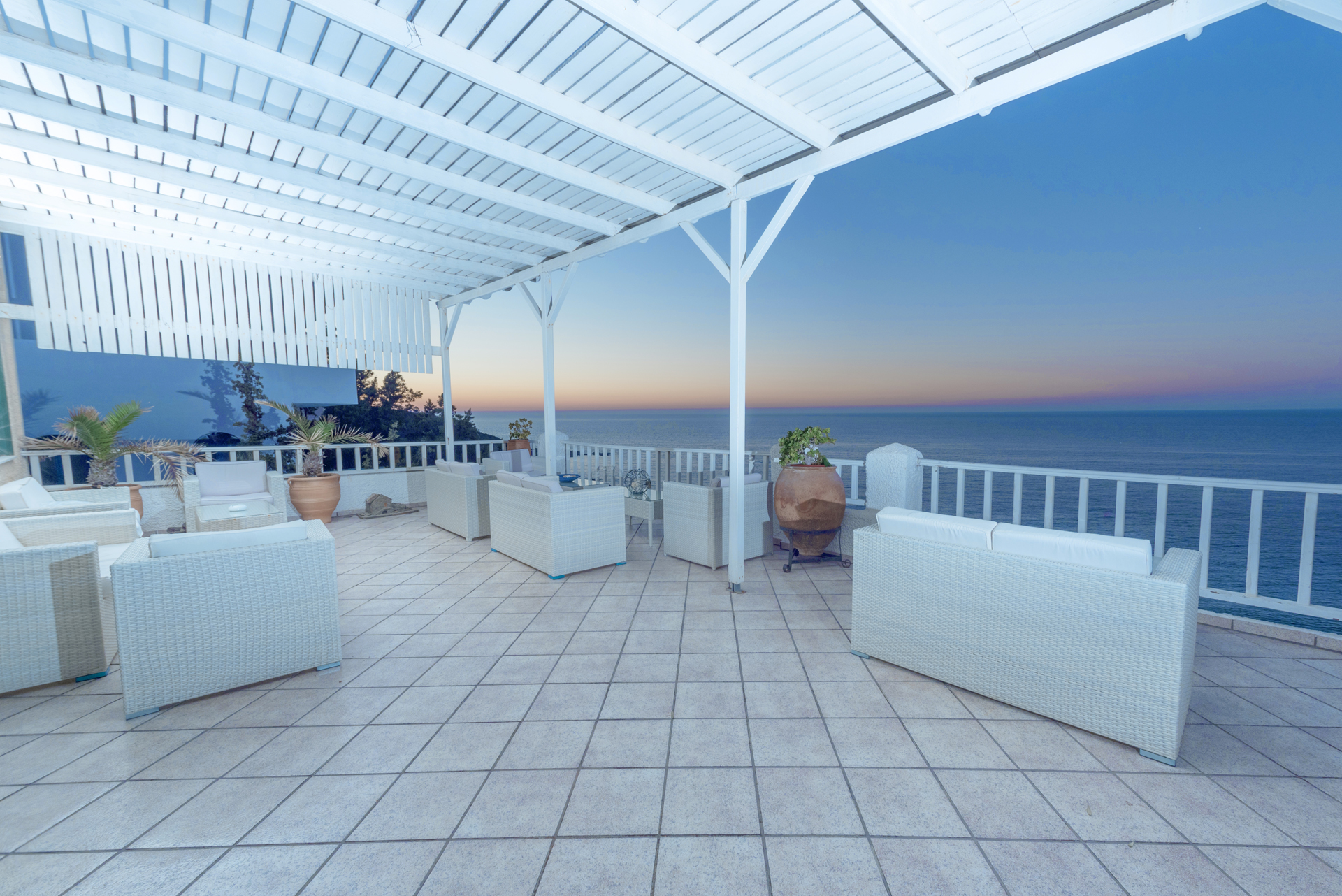 Cavos Bay Hotel