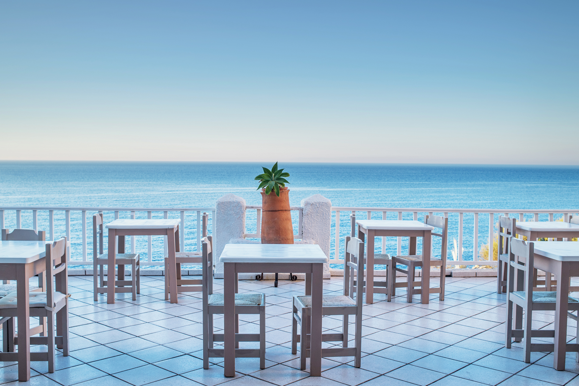 Cavos Bay Hotel