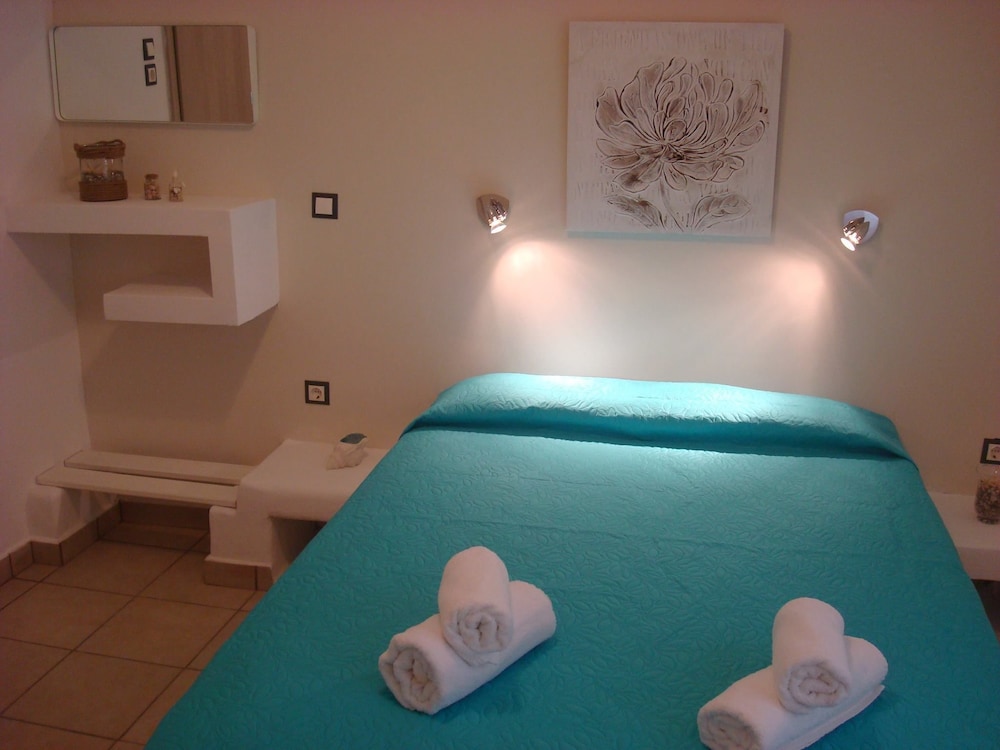 Smaragdi Rooms