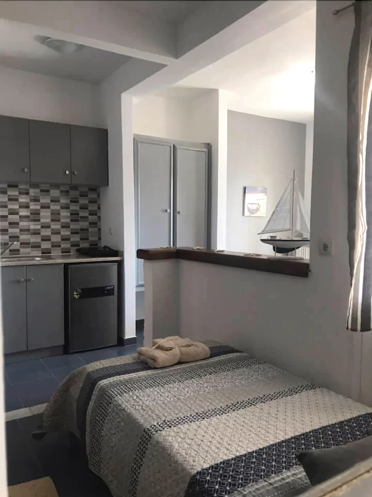 Elenis Studios & Apartments