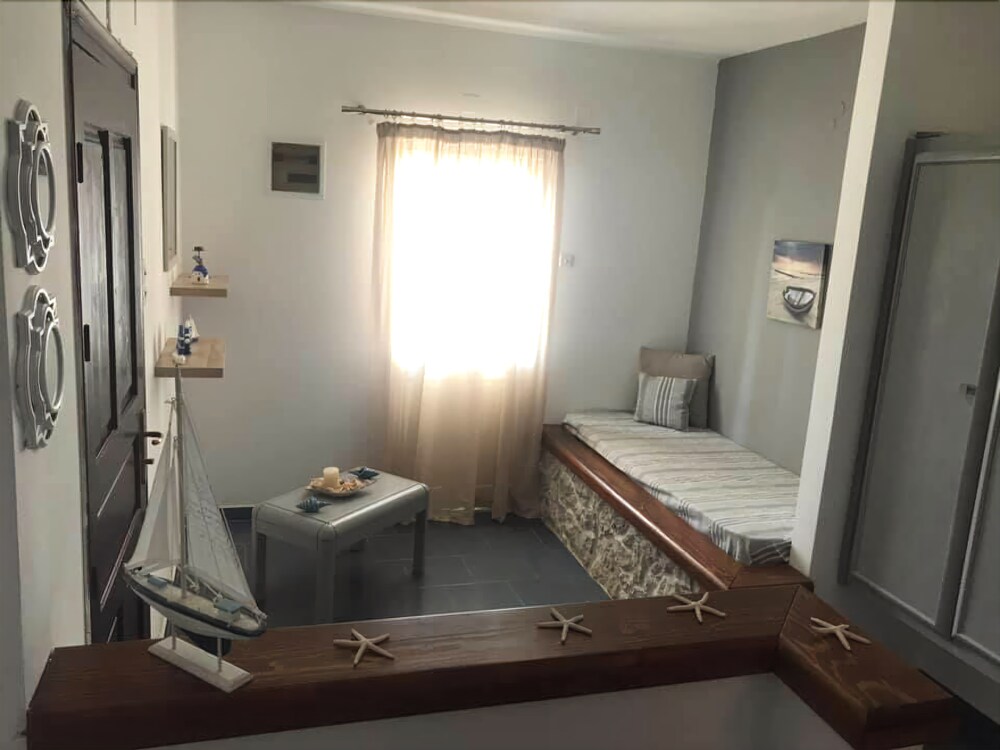 Elenis Studios & Apartments