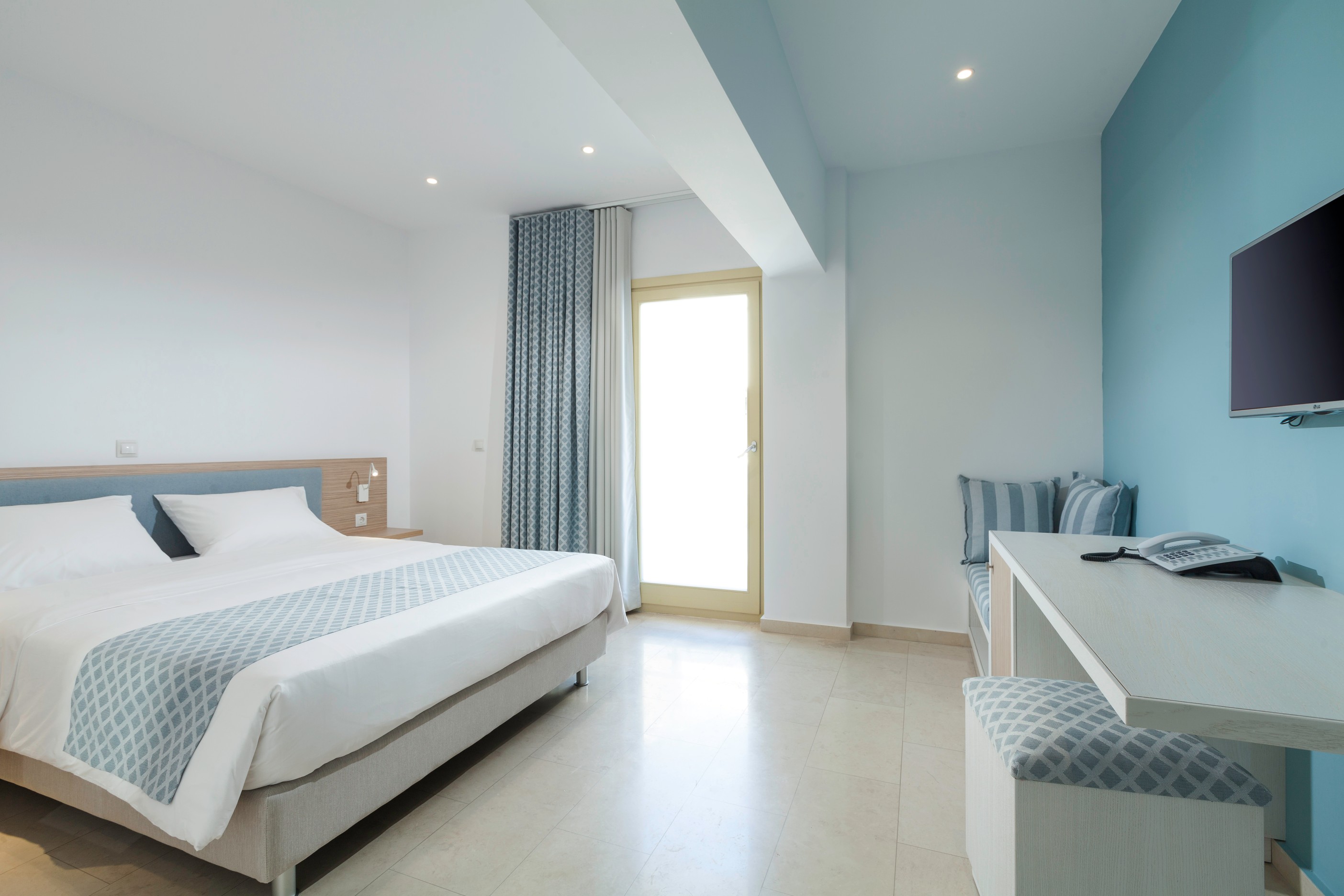 H Hotel Zephyros