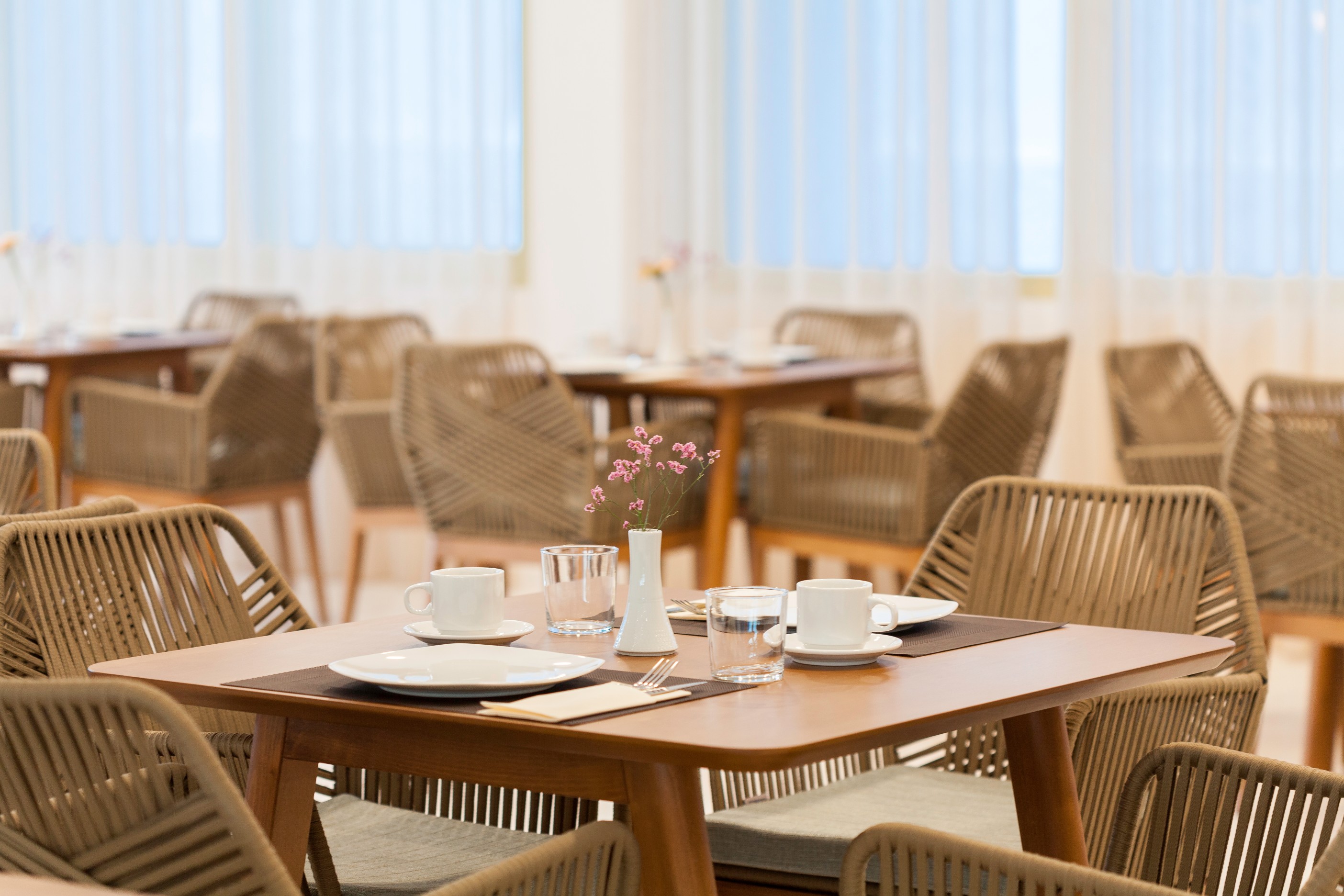 H Hotel Zephyros