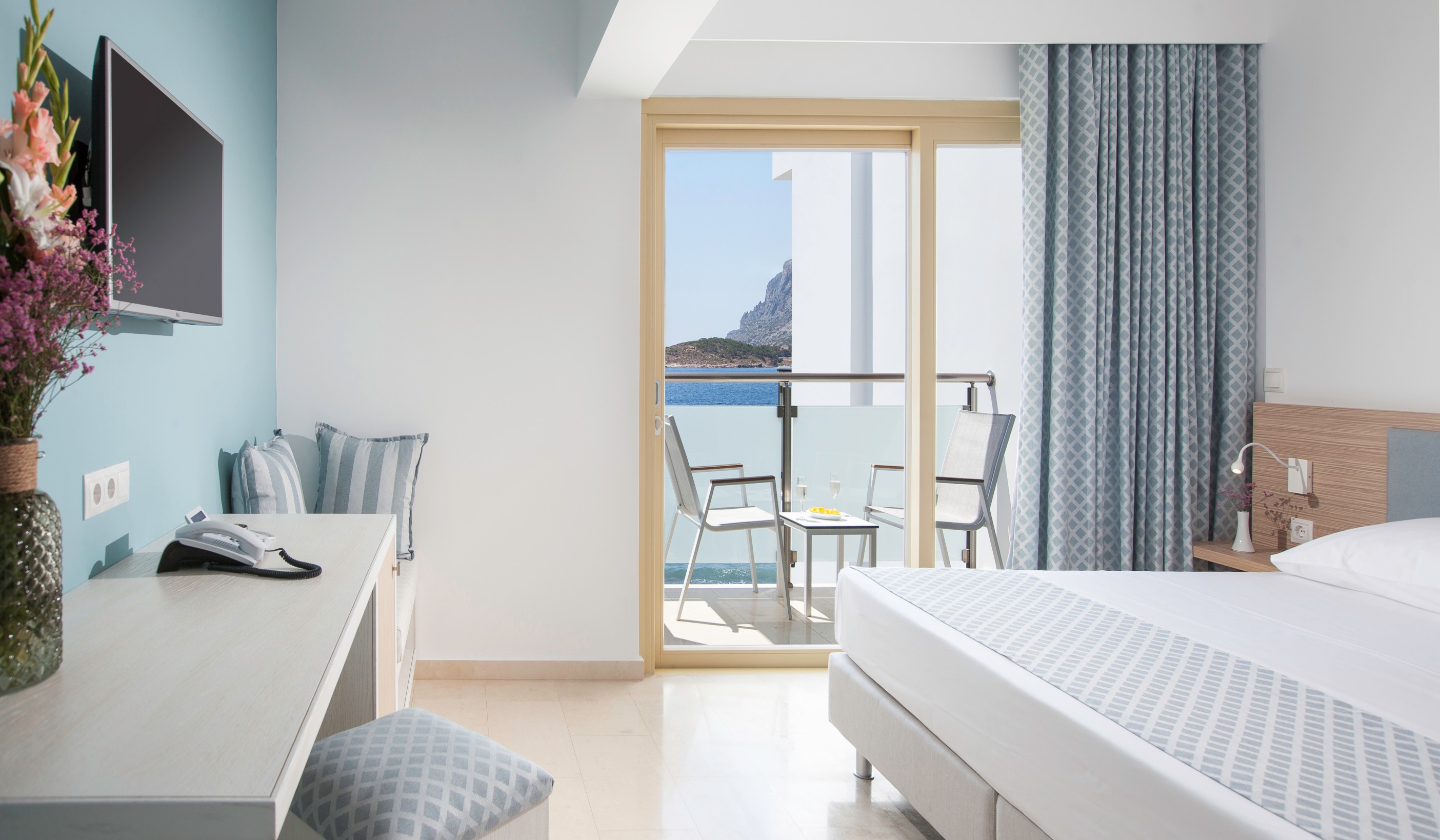 H Hotel Zephyros