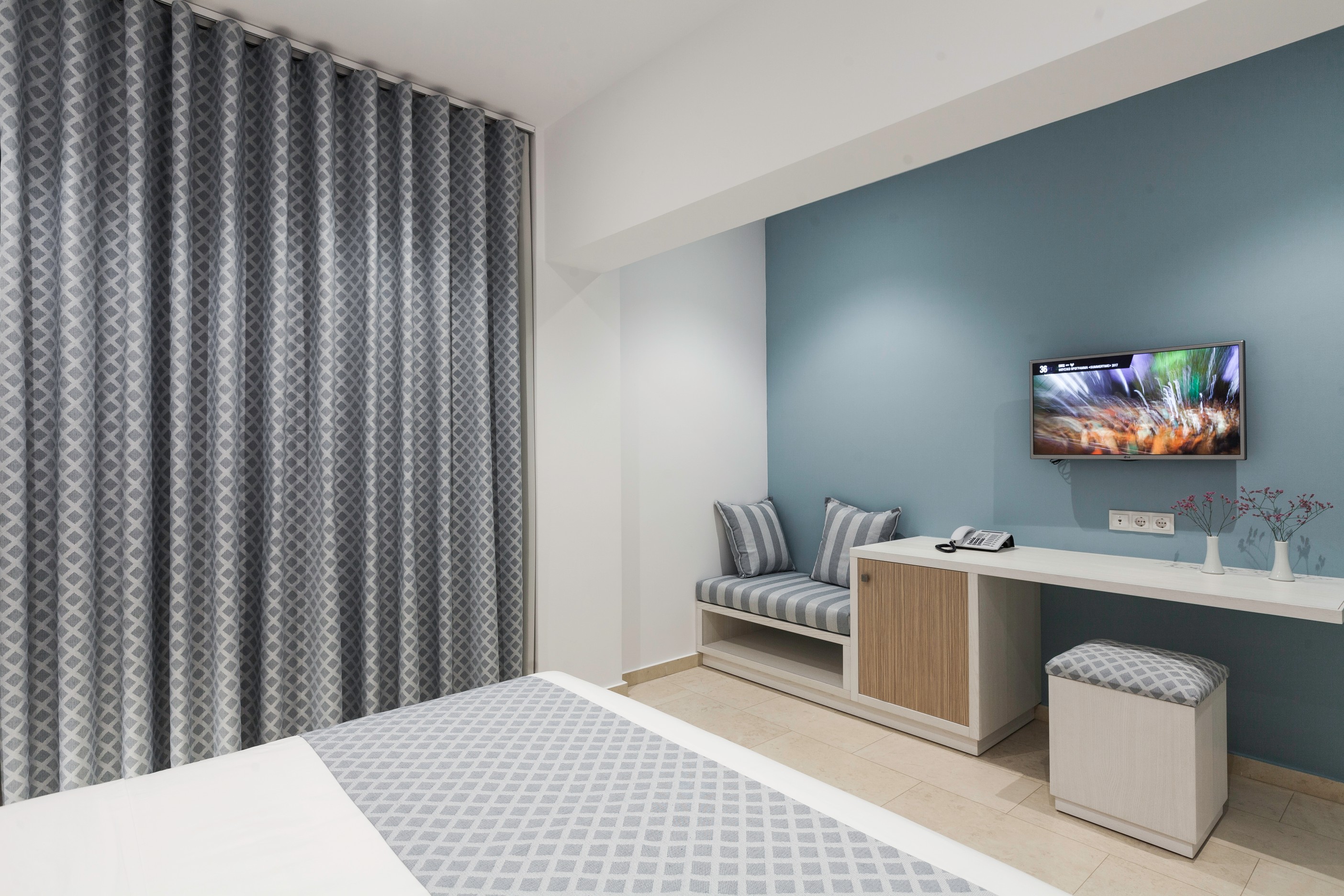 H Hotel Zephyros