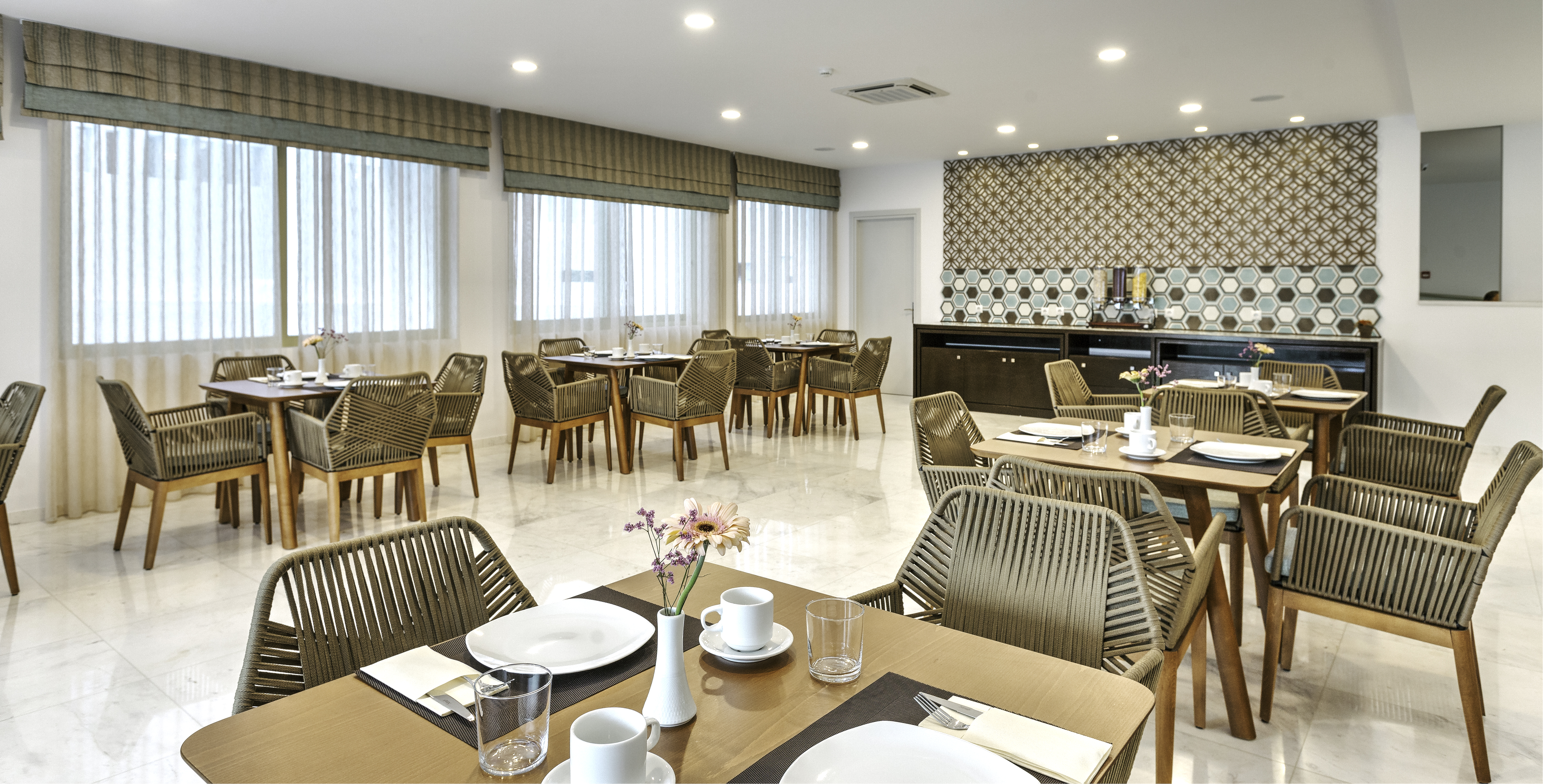H Hotel Zephyros
