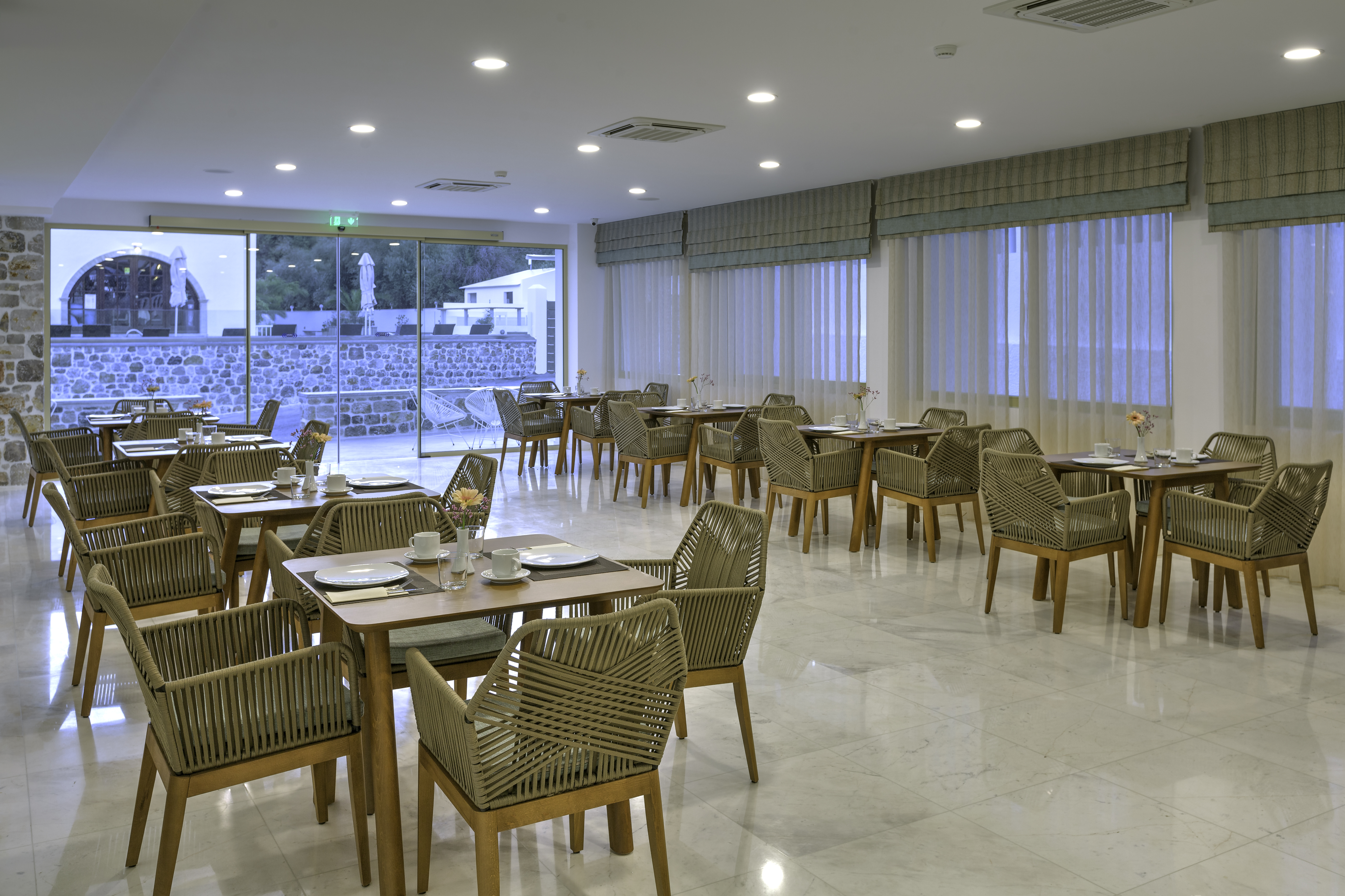 H Hotel Zephyros