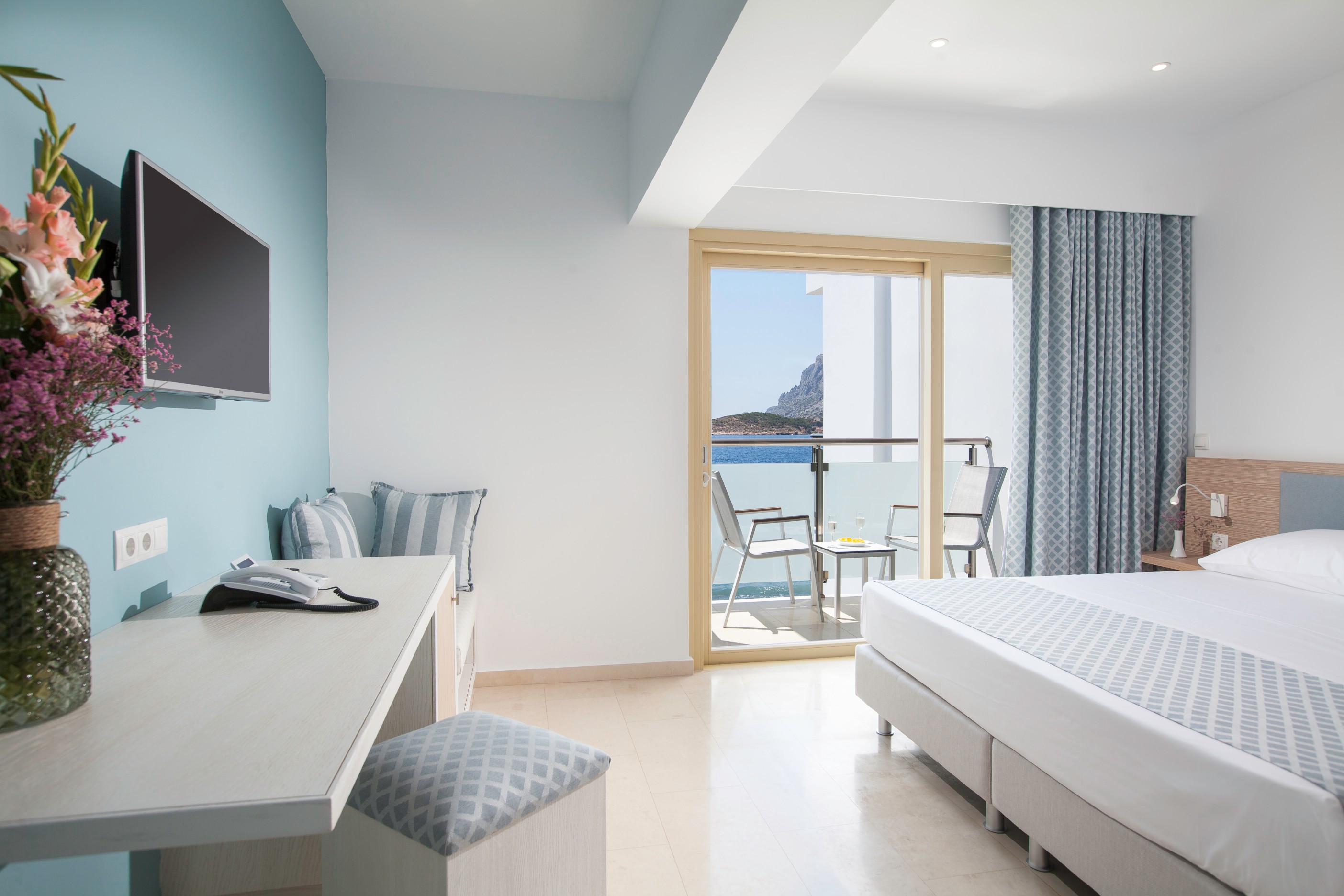 H Hotel Zephyros