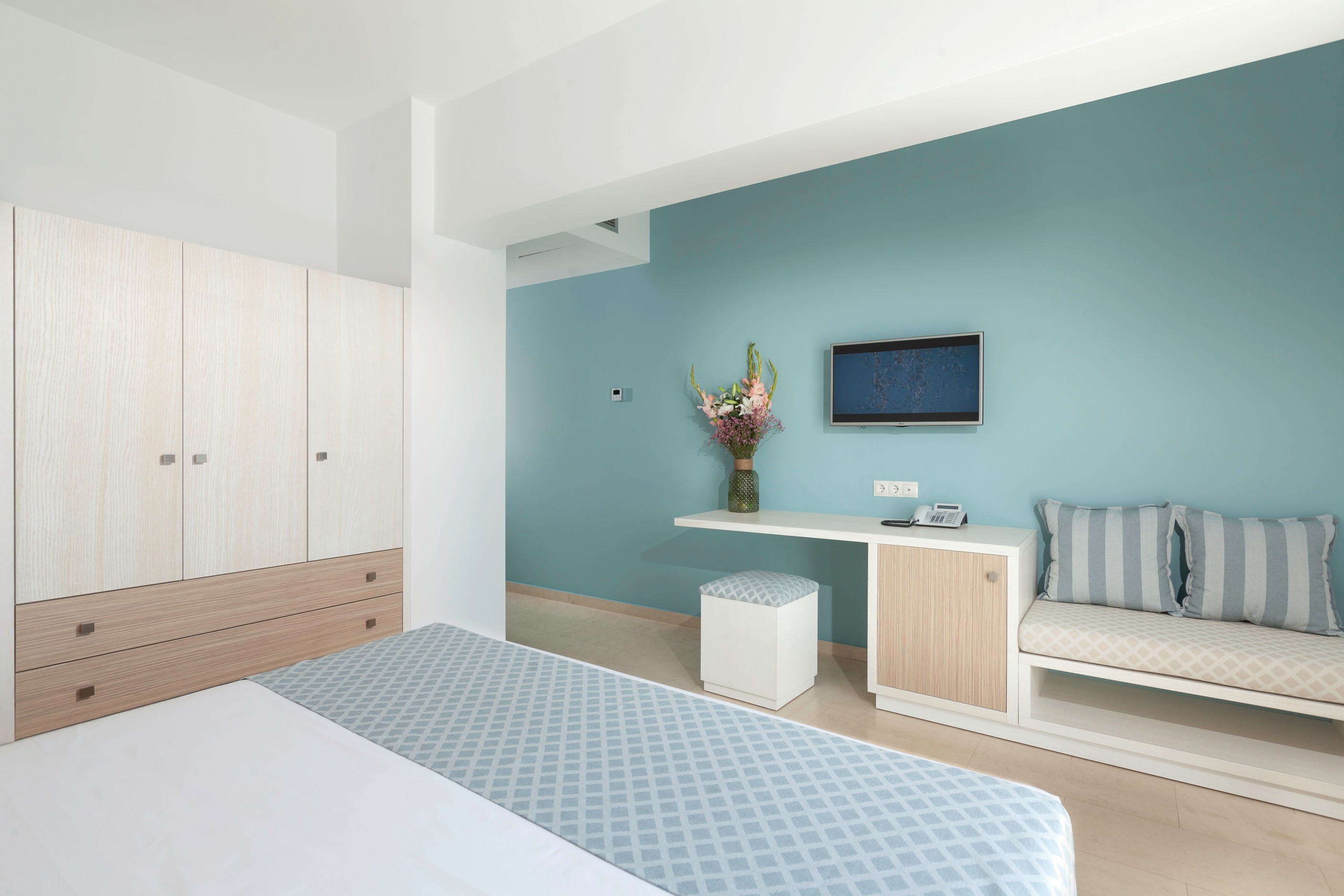 H Hotel Zephyros