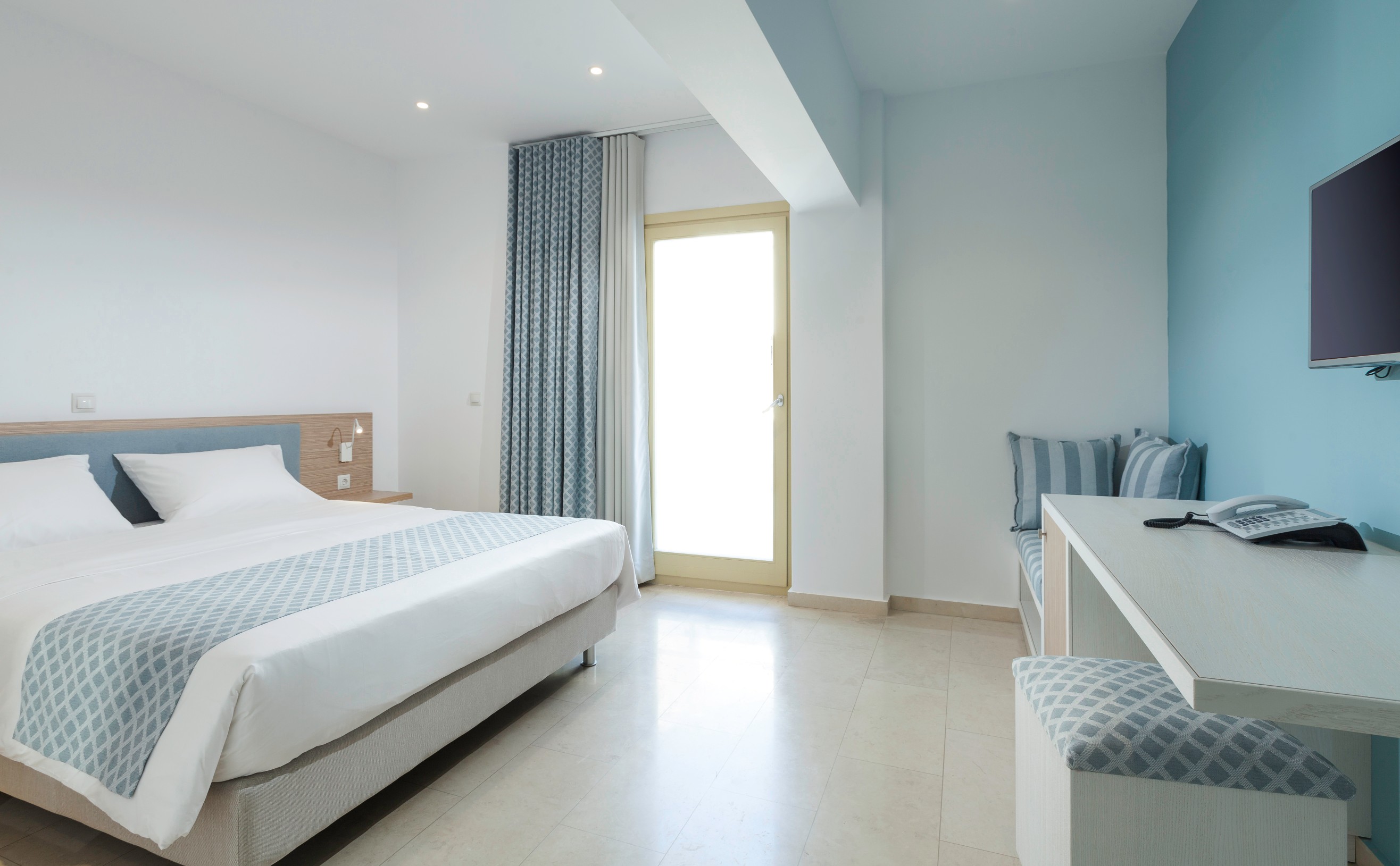 H Hotel Zephyros