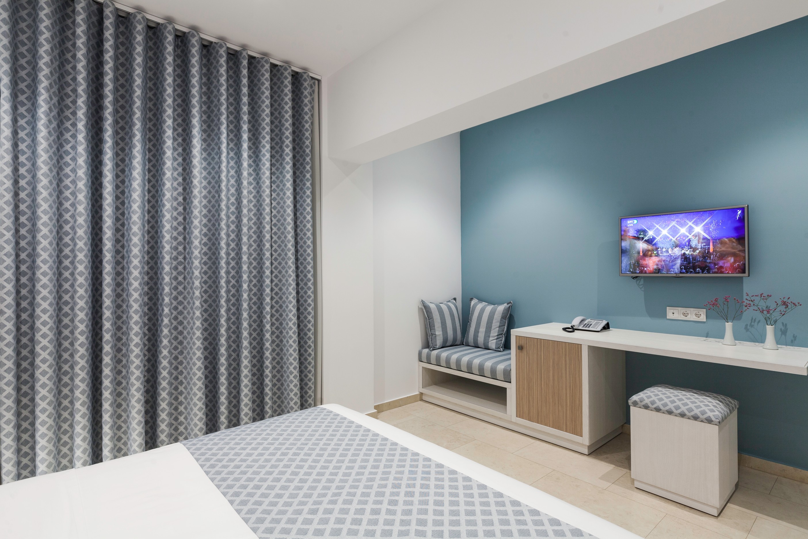 H Hotel Zephyros