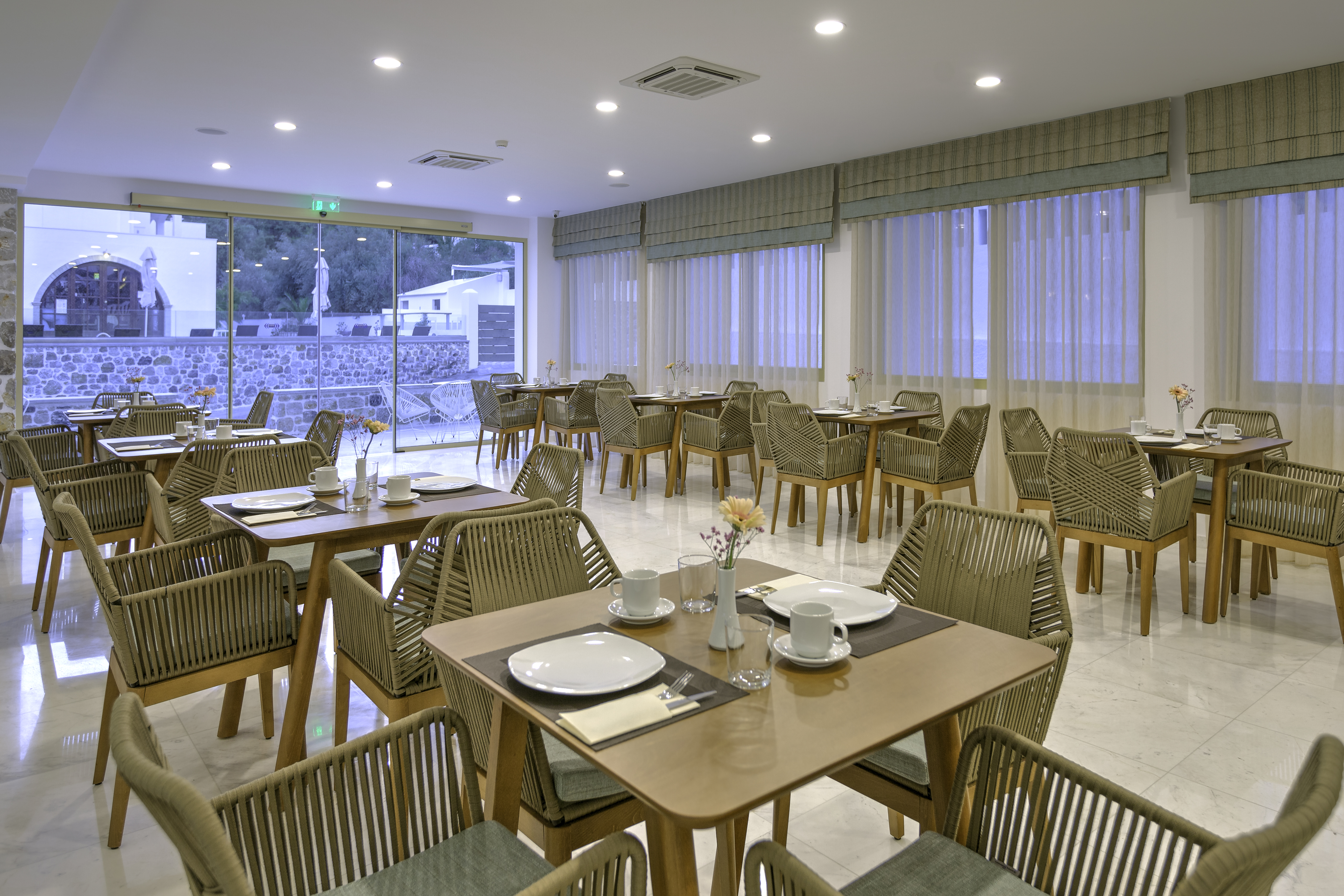 H Hotel Zephyros