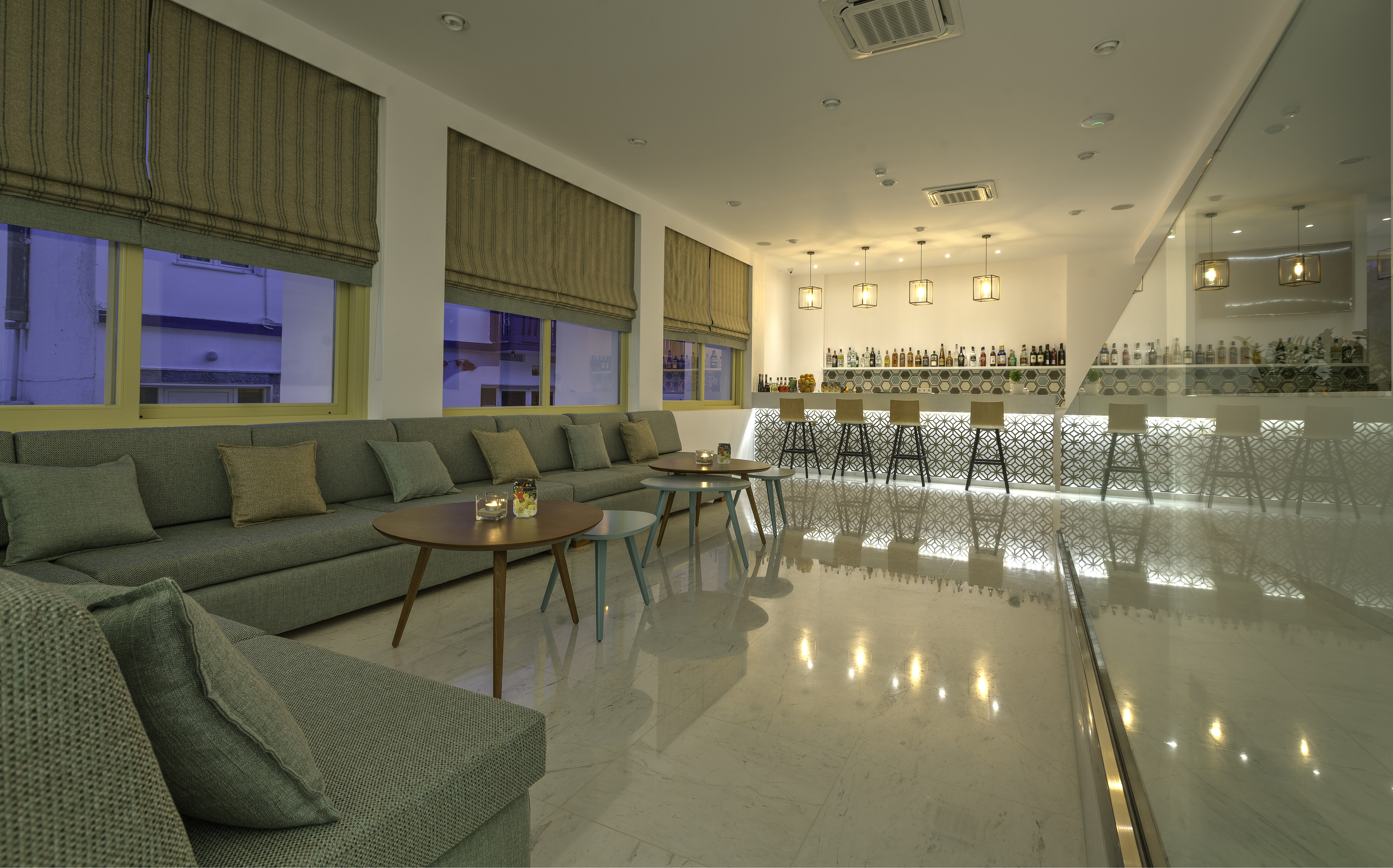 H Hotel Zephyros
