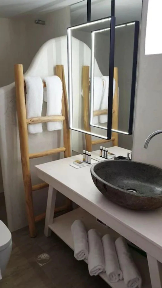 Menori Luxury Suite