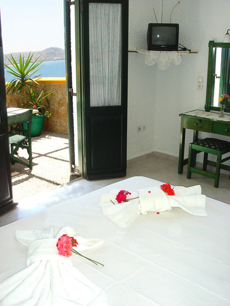 Hotel Finiki View