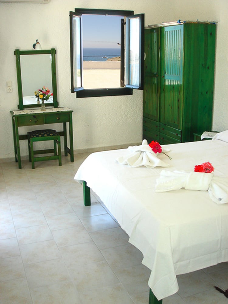 Hotel Finiki View