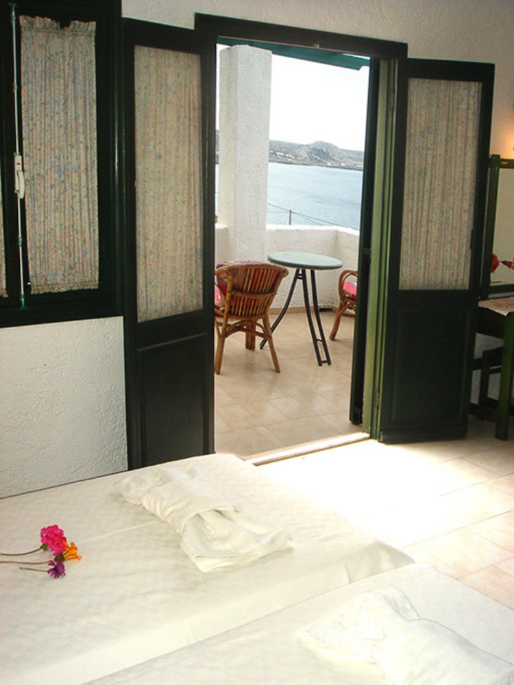 Hotel Finiki View