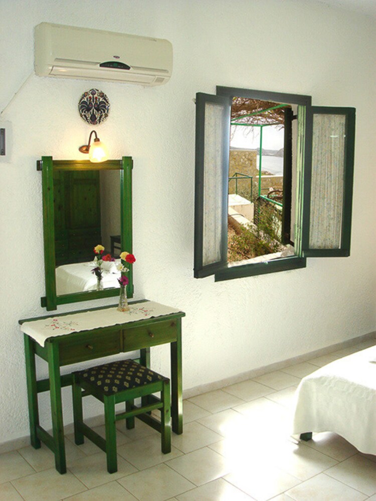 Hotel Finiki View