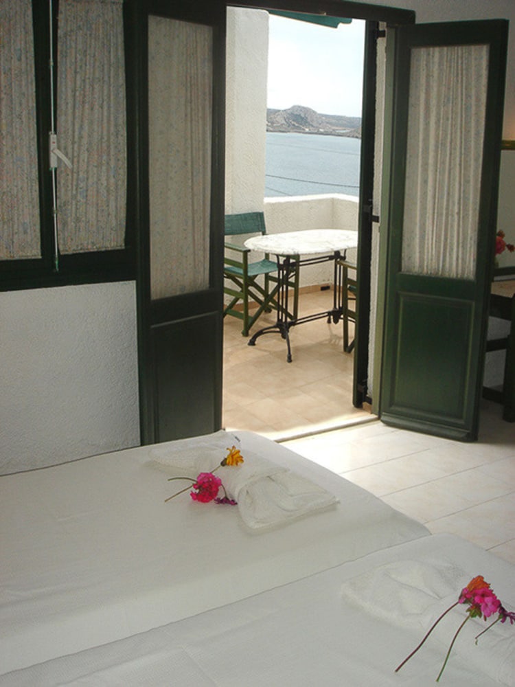 Hotel Finiki View
