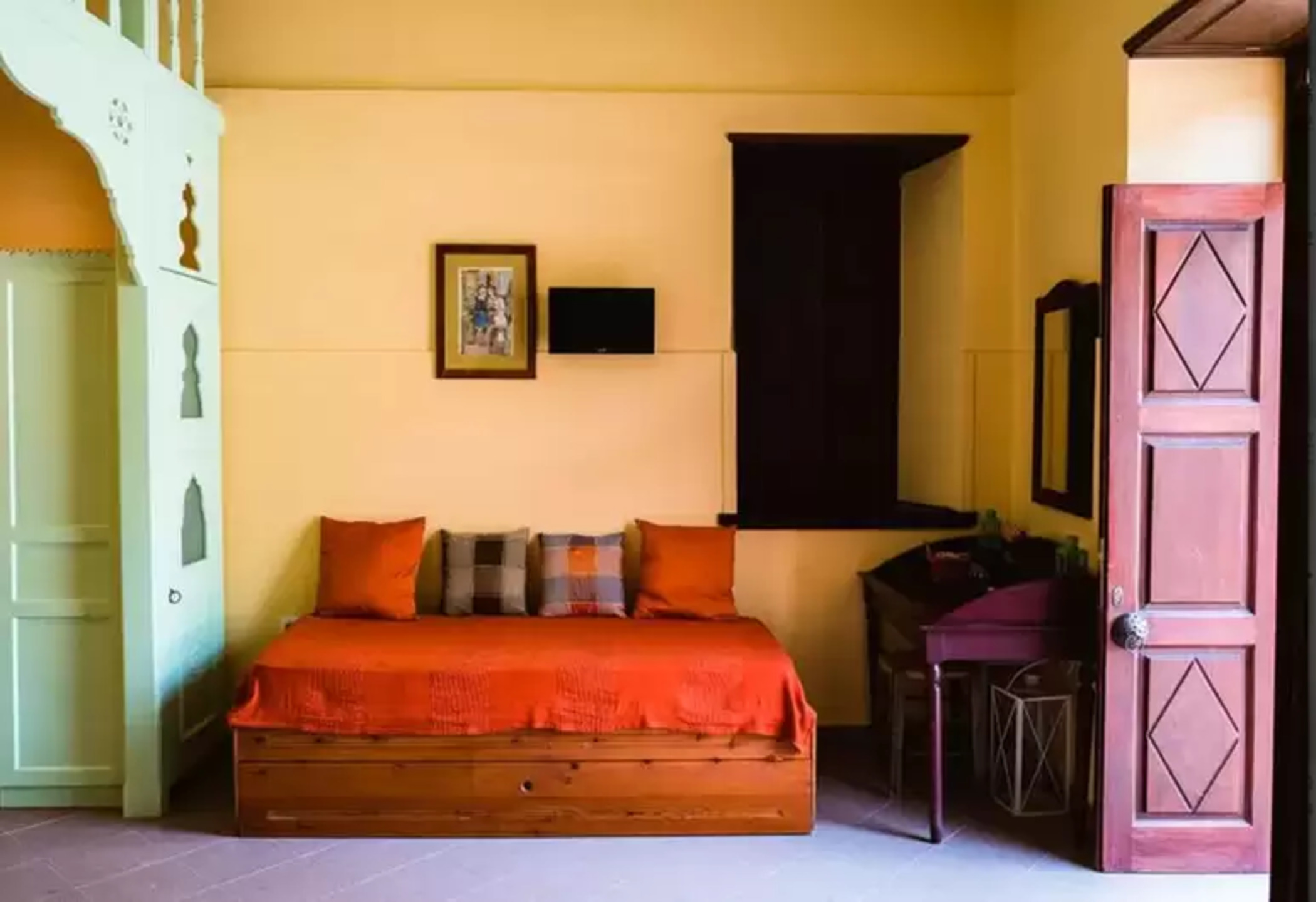 Karnayo Apartments & Rooms