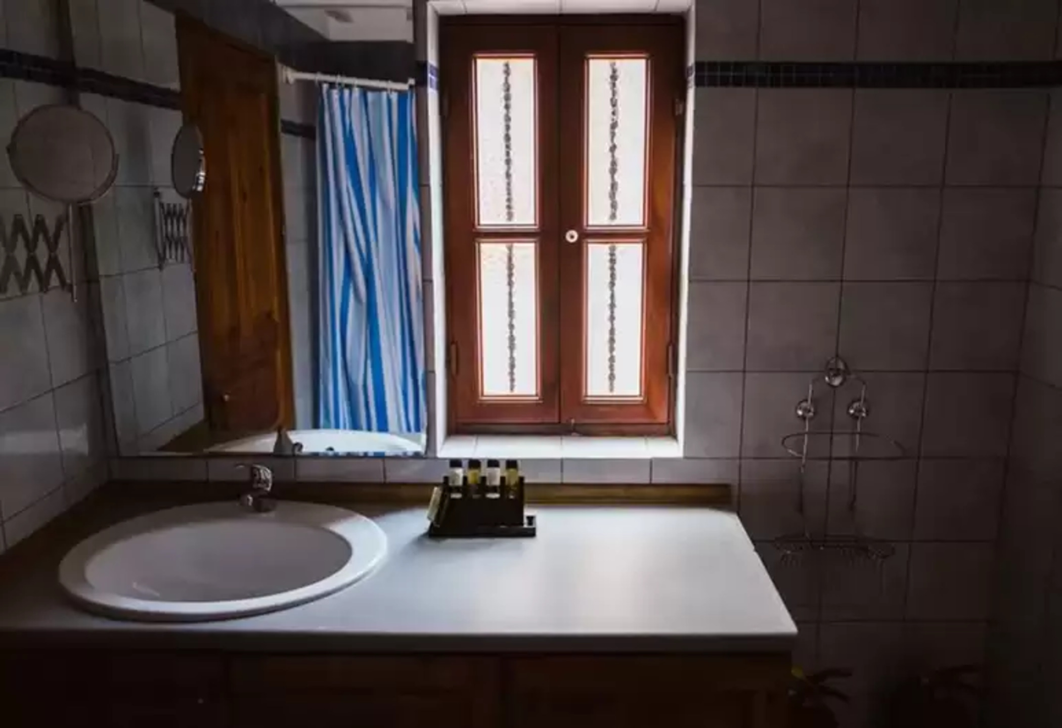 Karnayo Apartments & Rooms